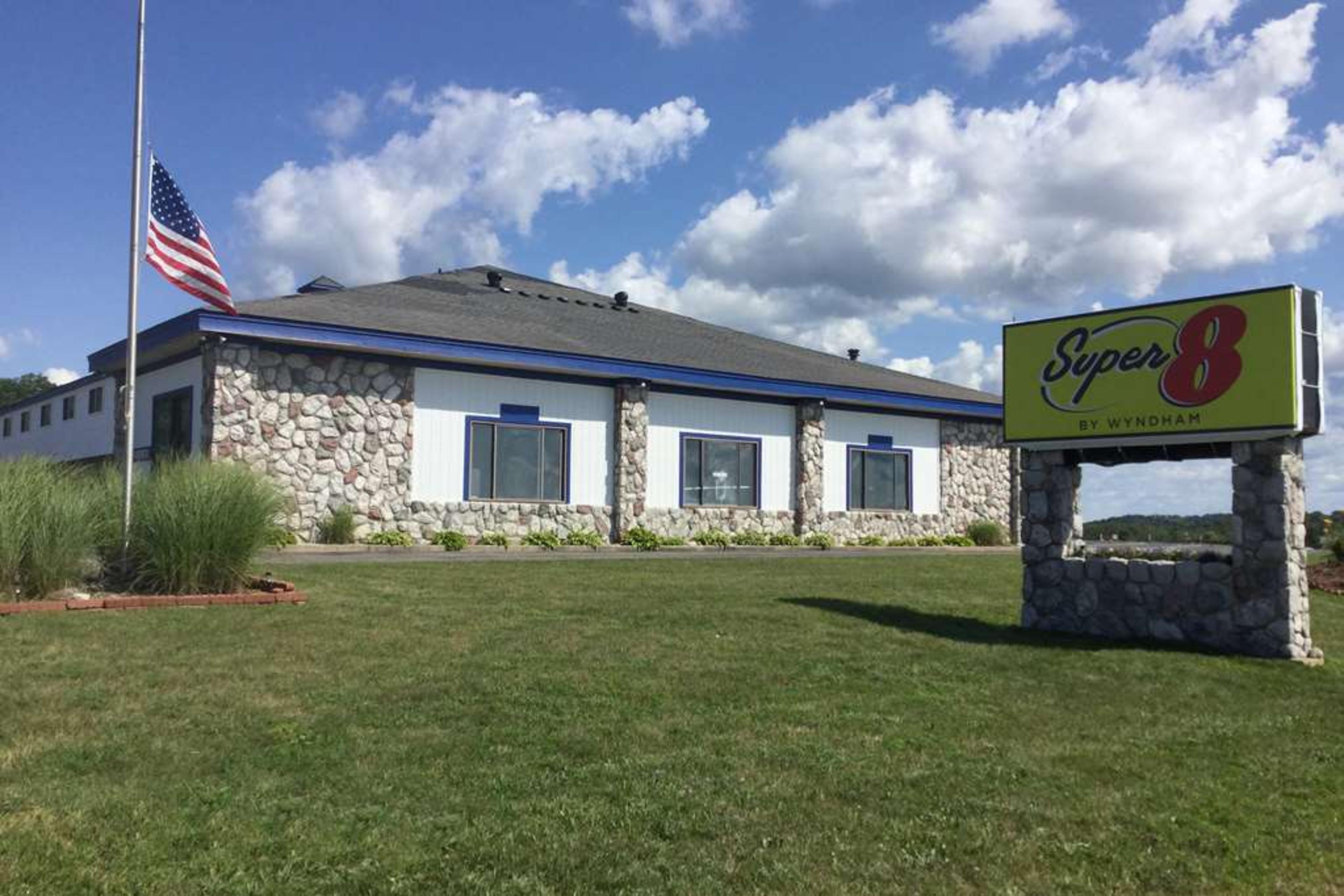 SUPER 8 BY WYNDHAM PETOSKEY