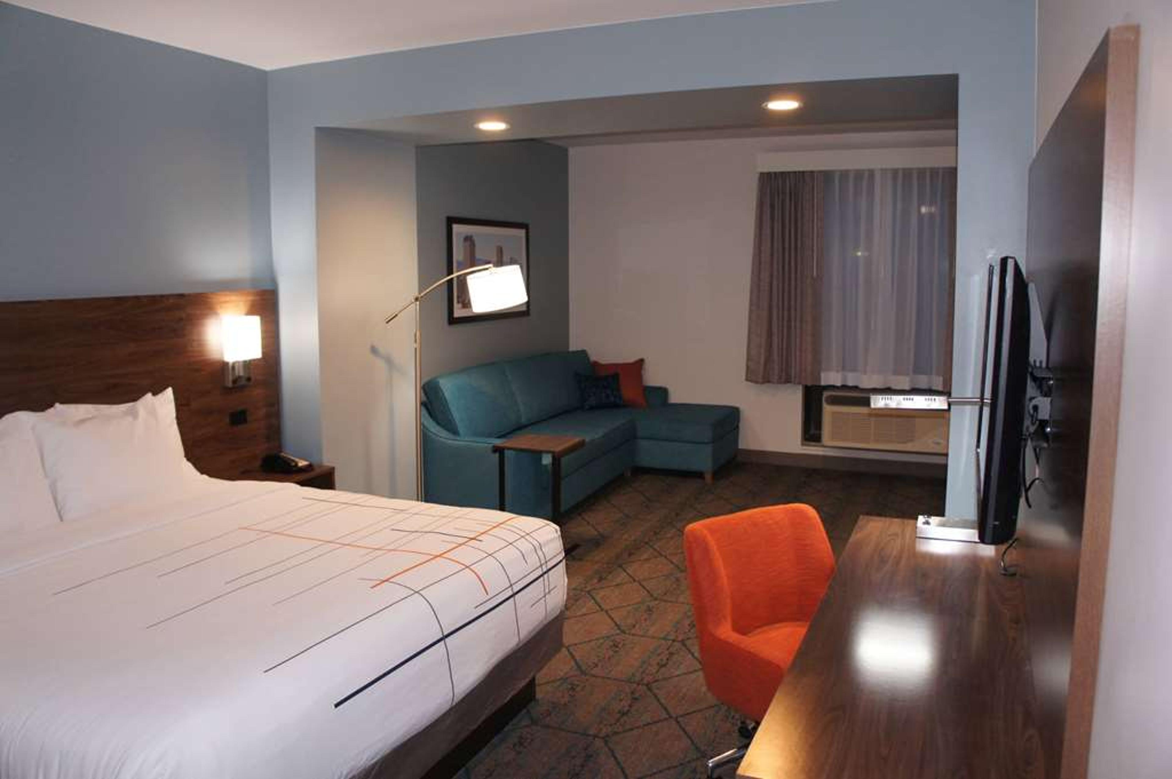 LA QUINTA INN & SUITES BY WYNDHAM L