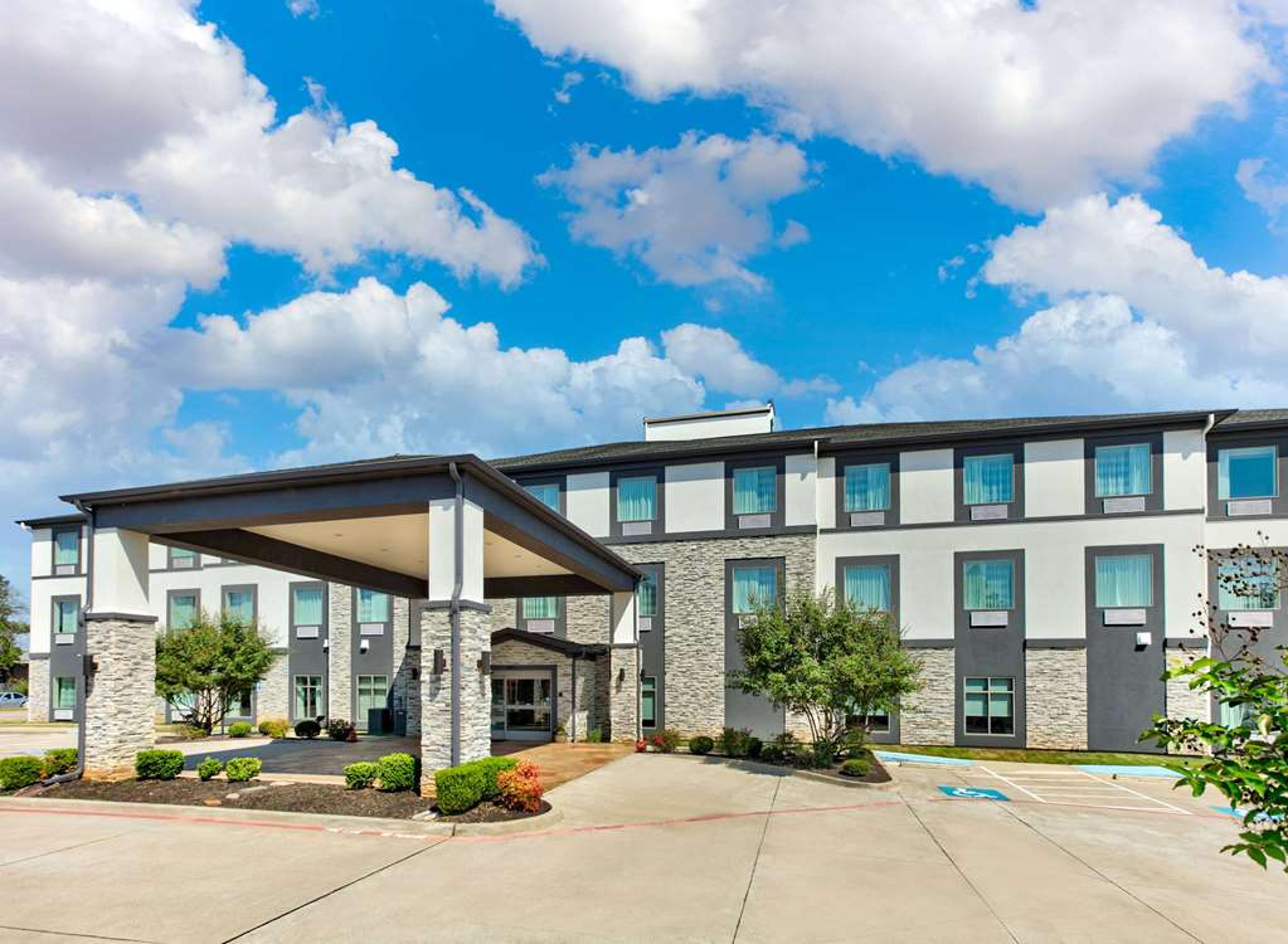 WINGATE BY WYNDHAM LONGVIEW NORTH