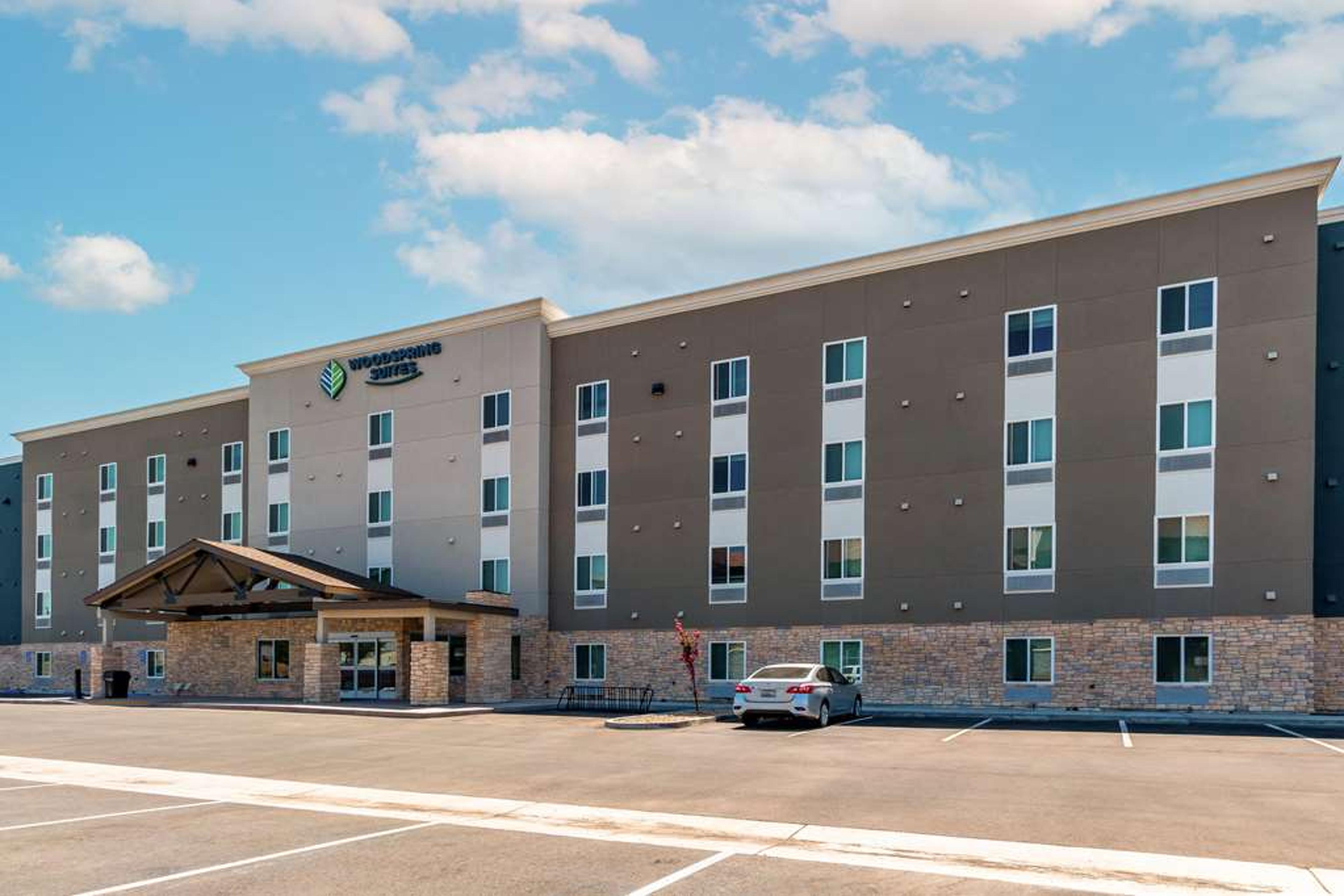 WOODSPRING SUITES BAKERSFIELD  AIRP