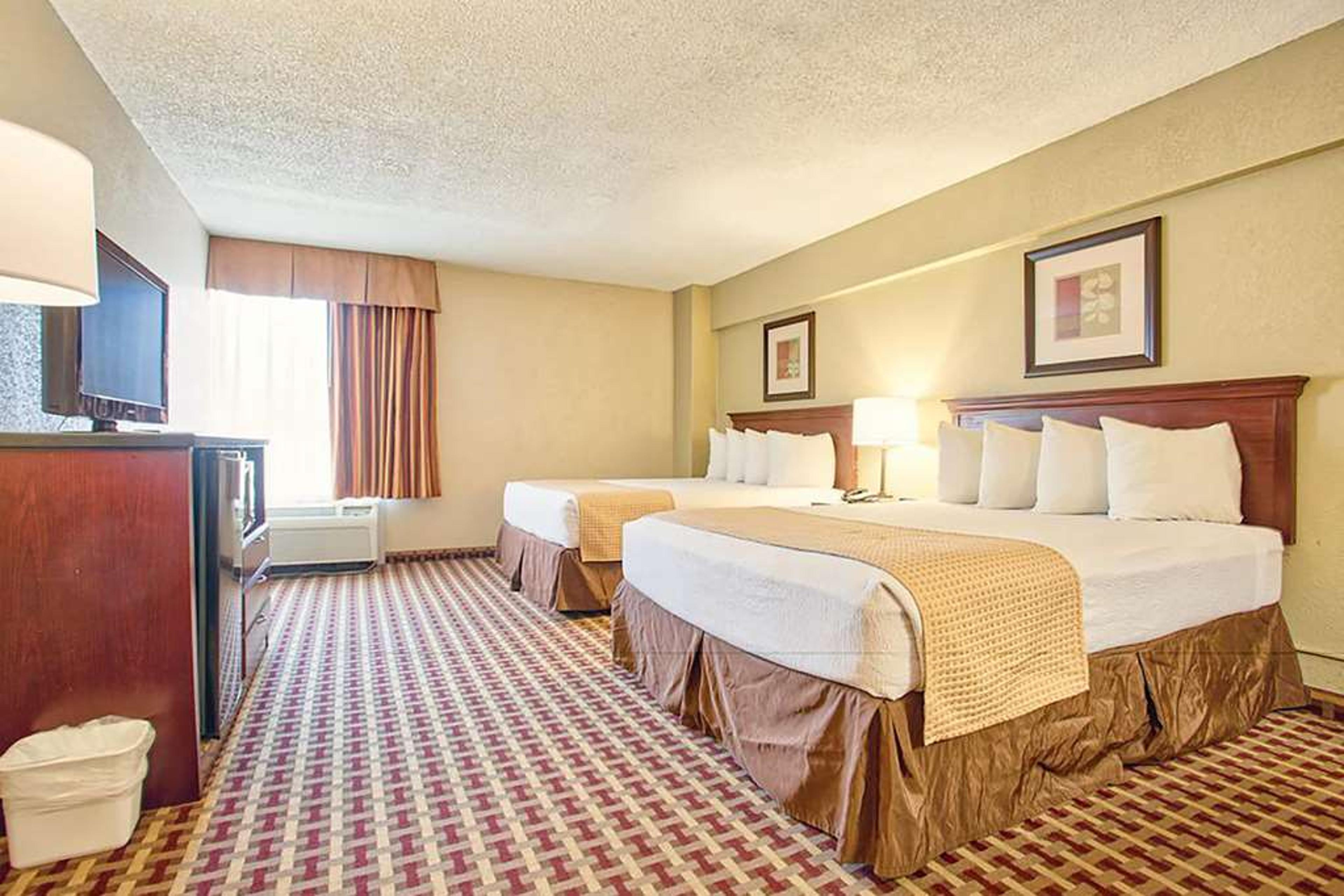 DAYS INN & SUITES BY WYNDHAM JOHNSO