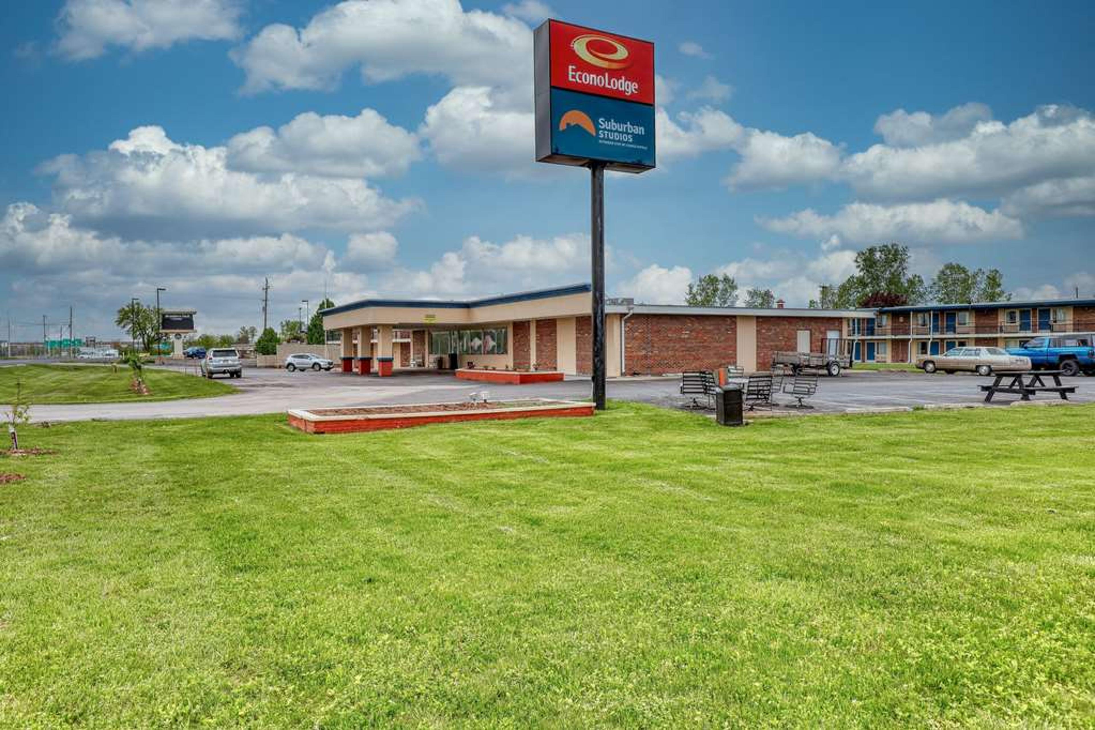 SUBURBAN STUDIOS NEENAH-APPLETON