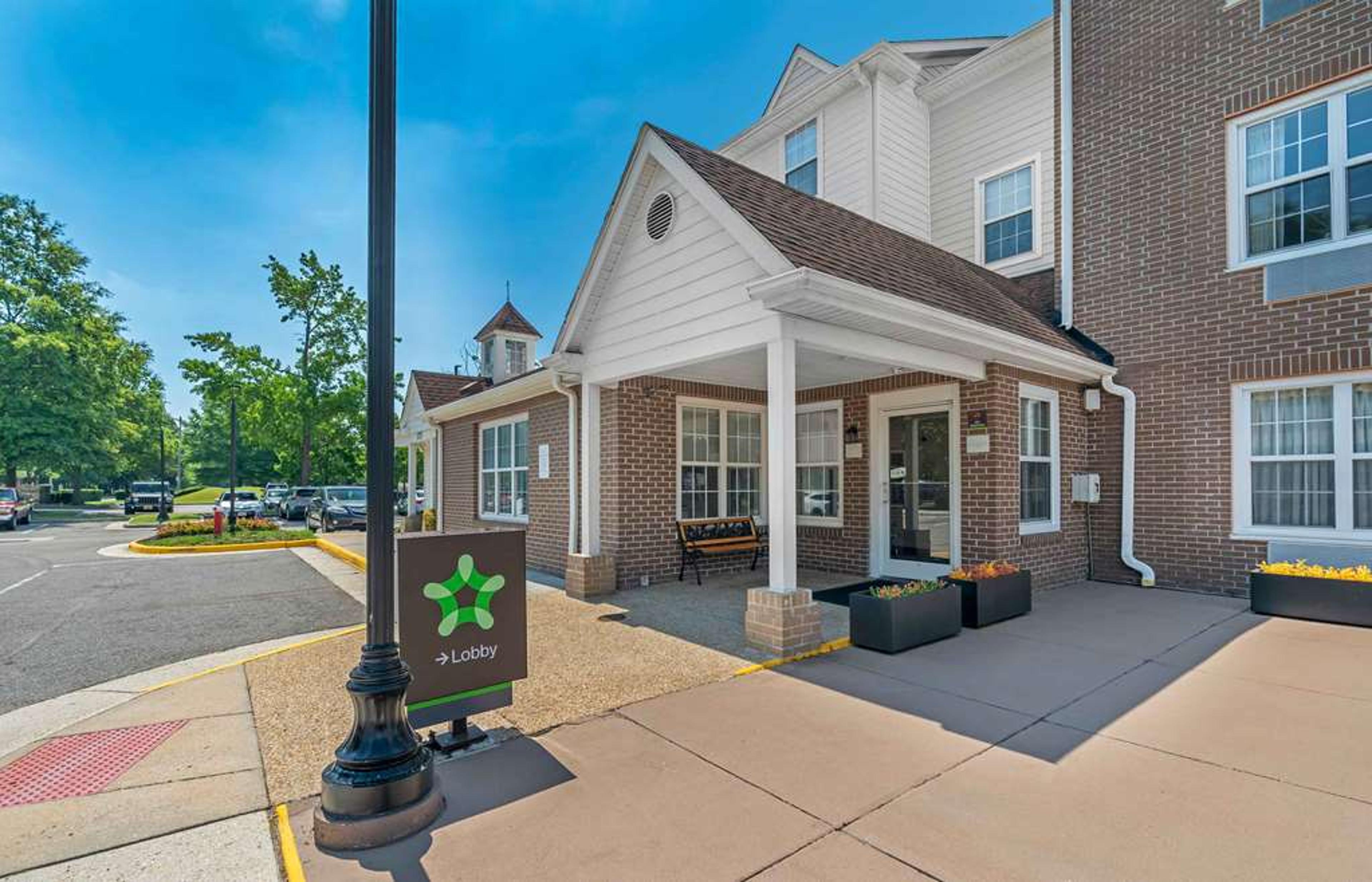 EXTENDED STAY AMERICA SUITES