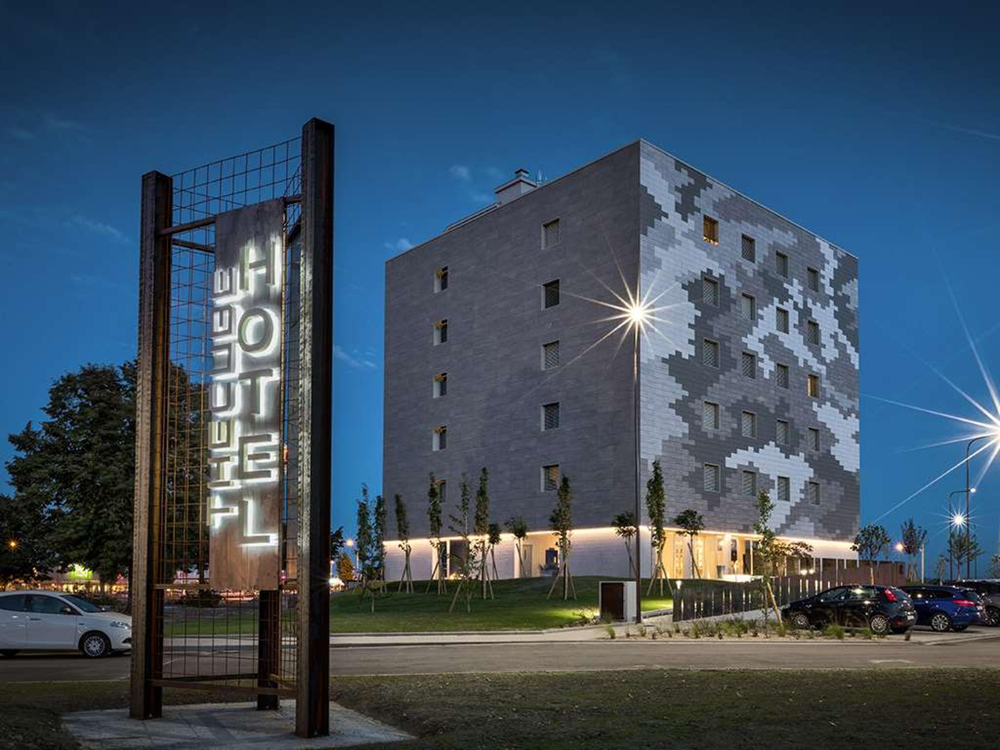 THE CUBE HOTEL