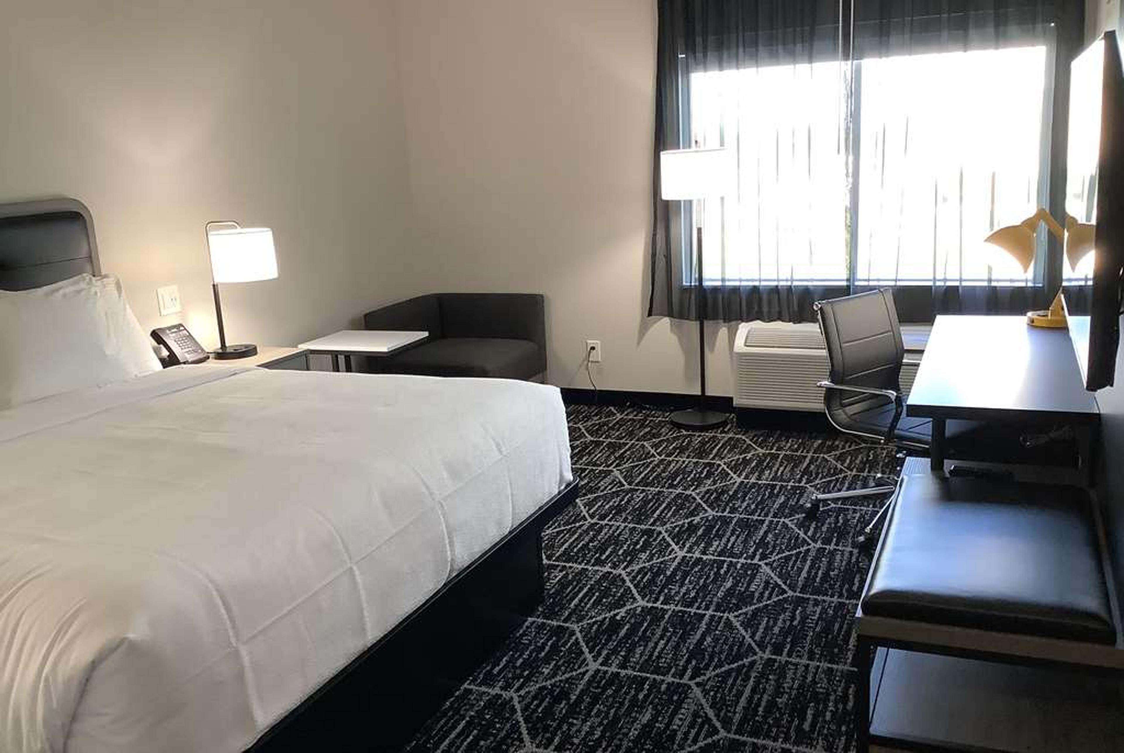 LA QUINTA INN & SUITES BY WYNDHAM C