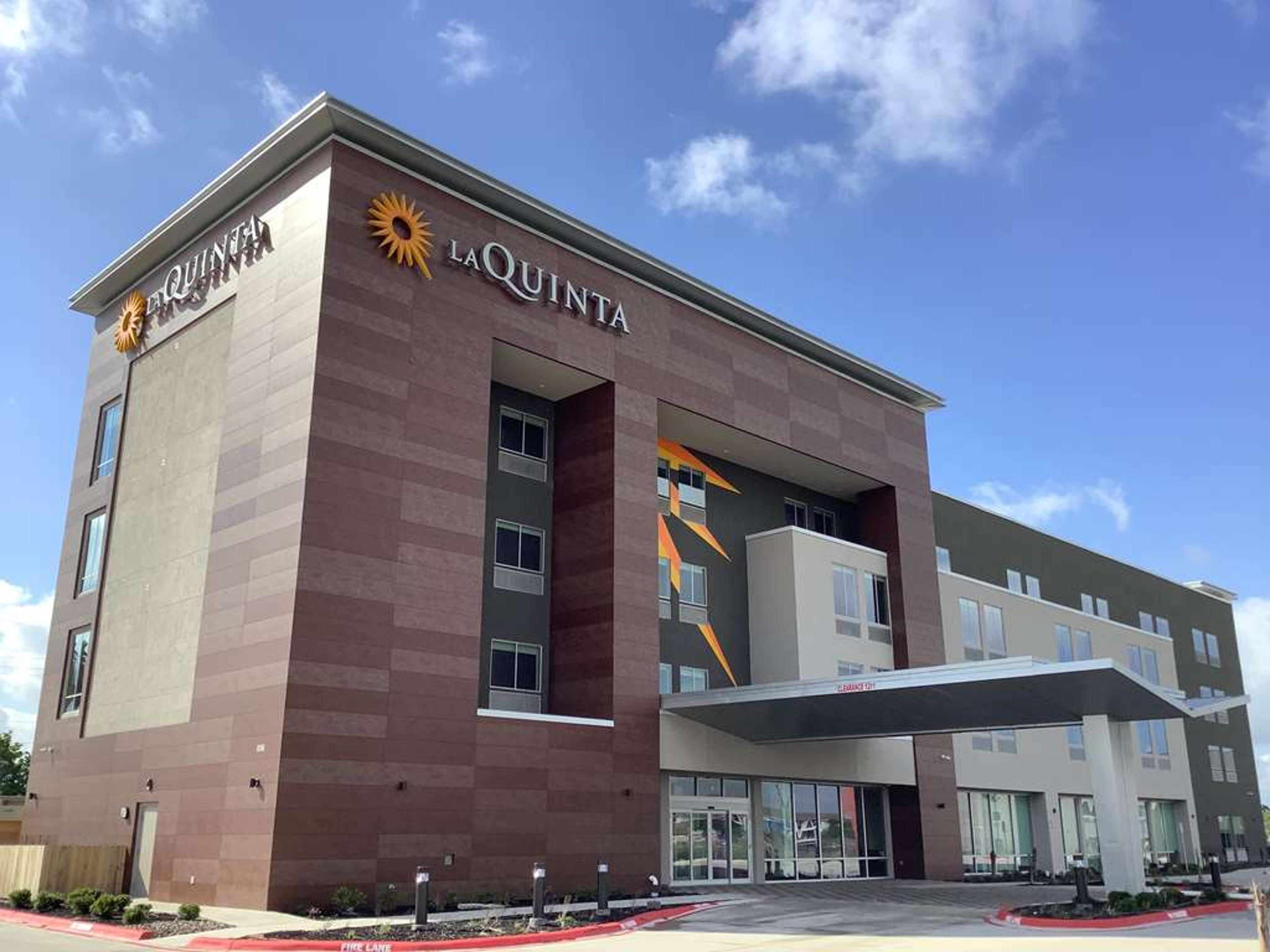 LA QUINTA INN & SUITES BY WYNDHAM C