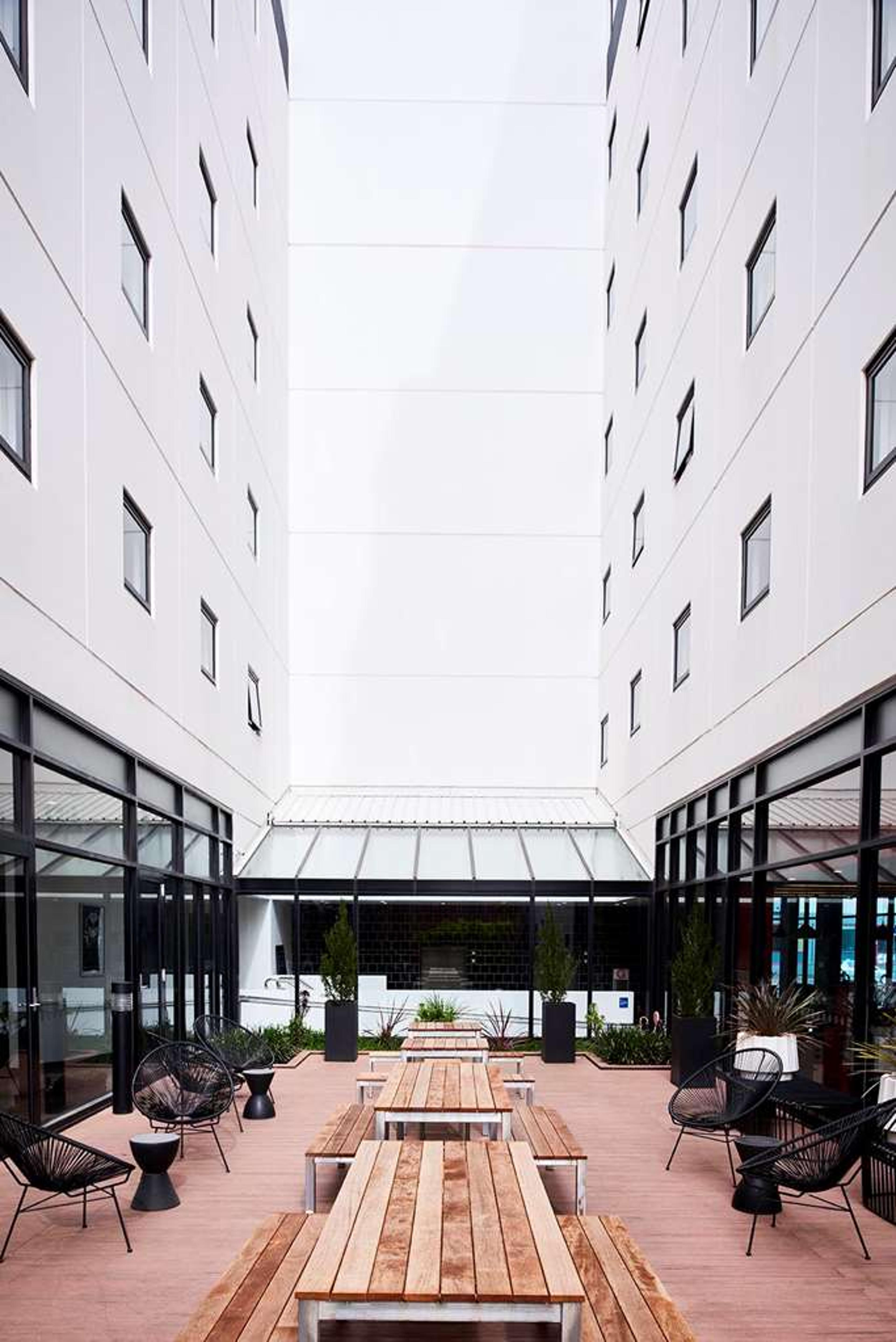 ESSENCE HOTEL CARLTON