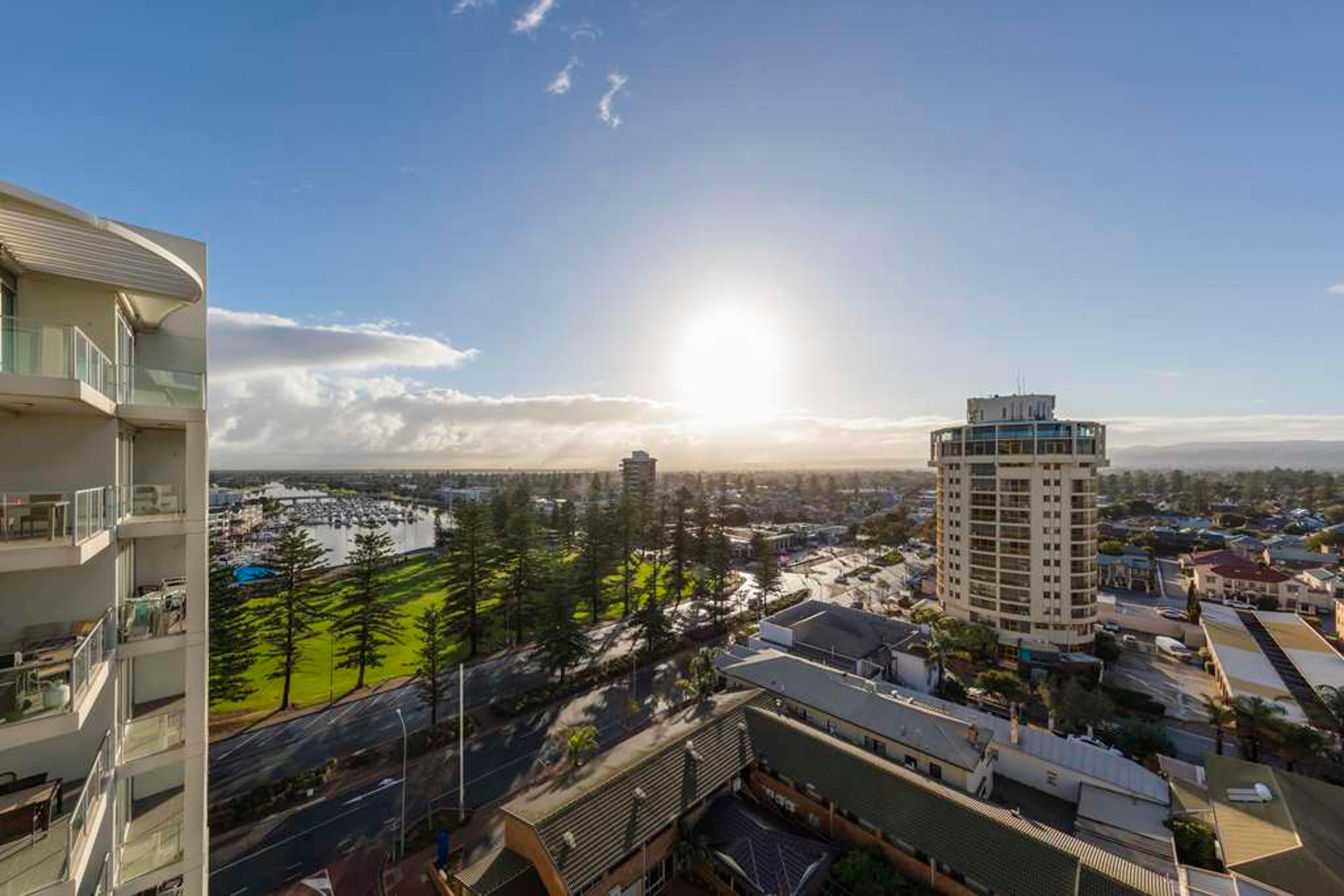 OAKS GLENELG LIBERTY SUITES