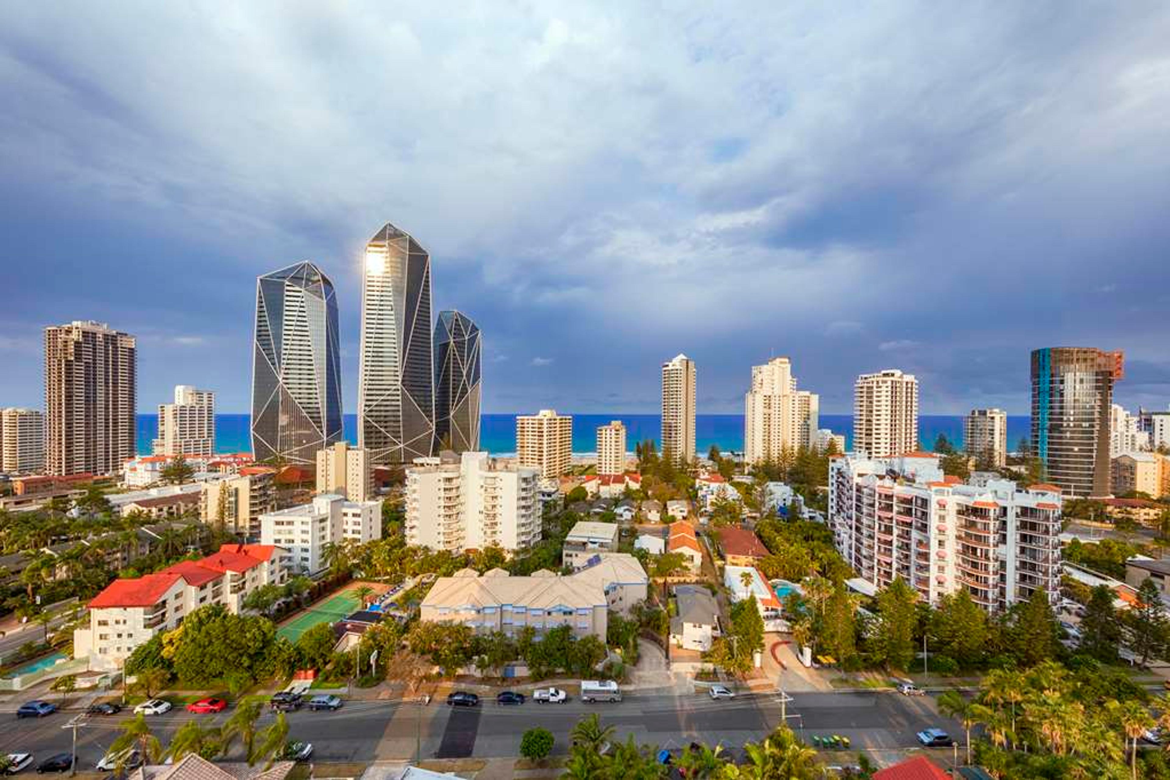 OAKS GOLD COAST HOTEL