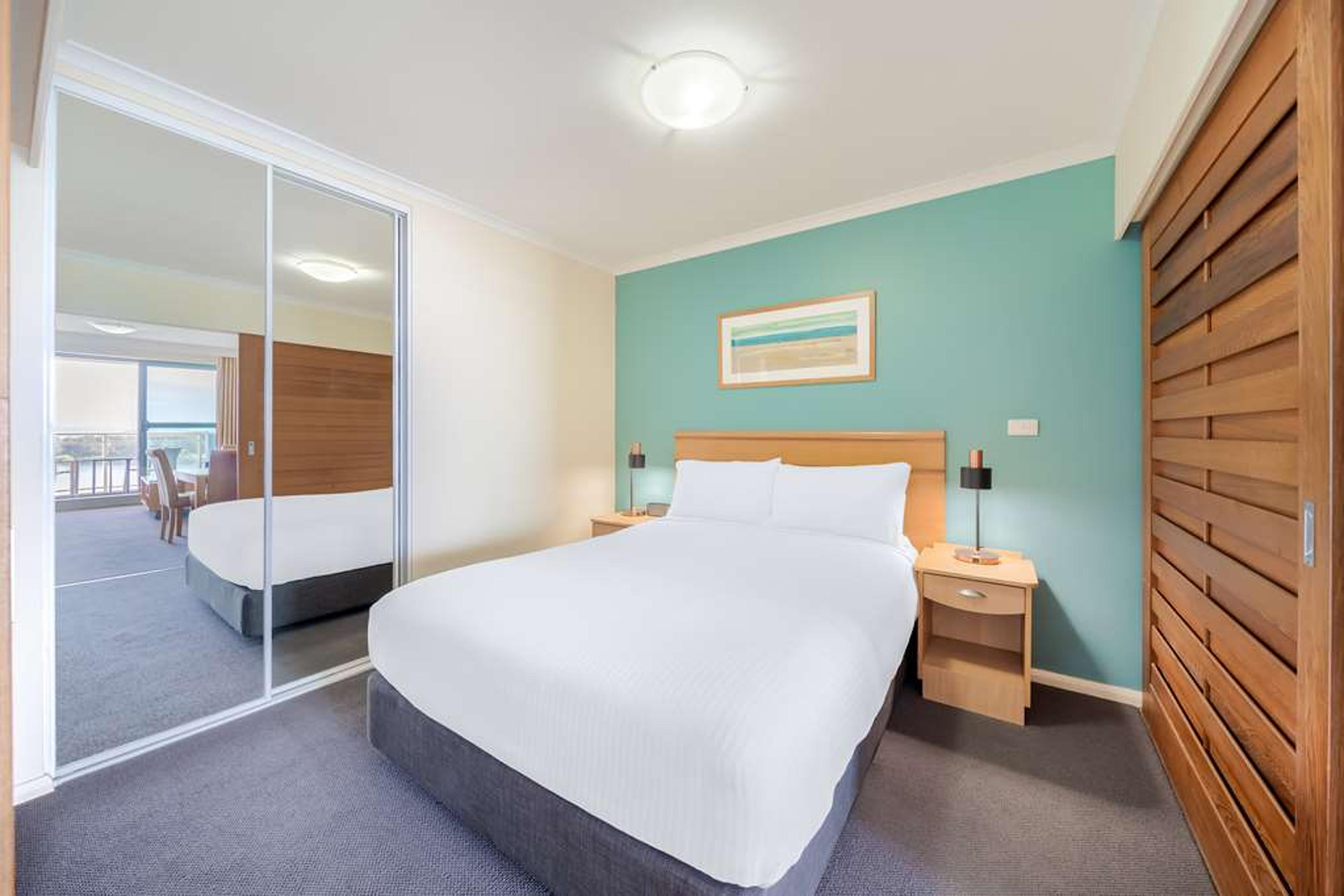 OAKS WATERFRONT SUITES