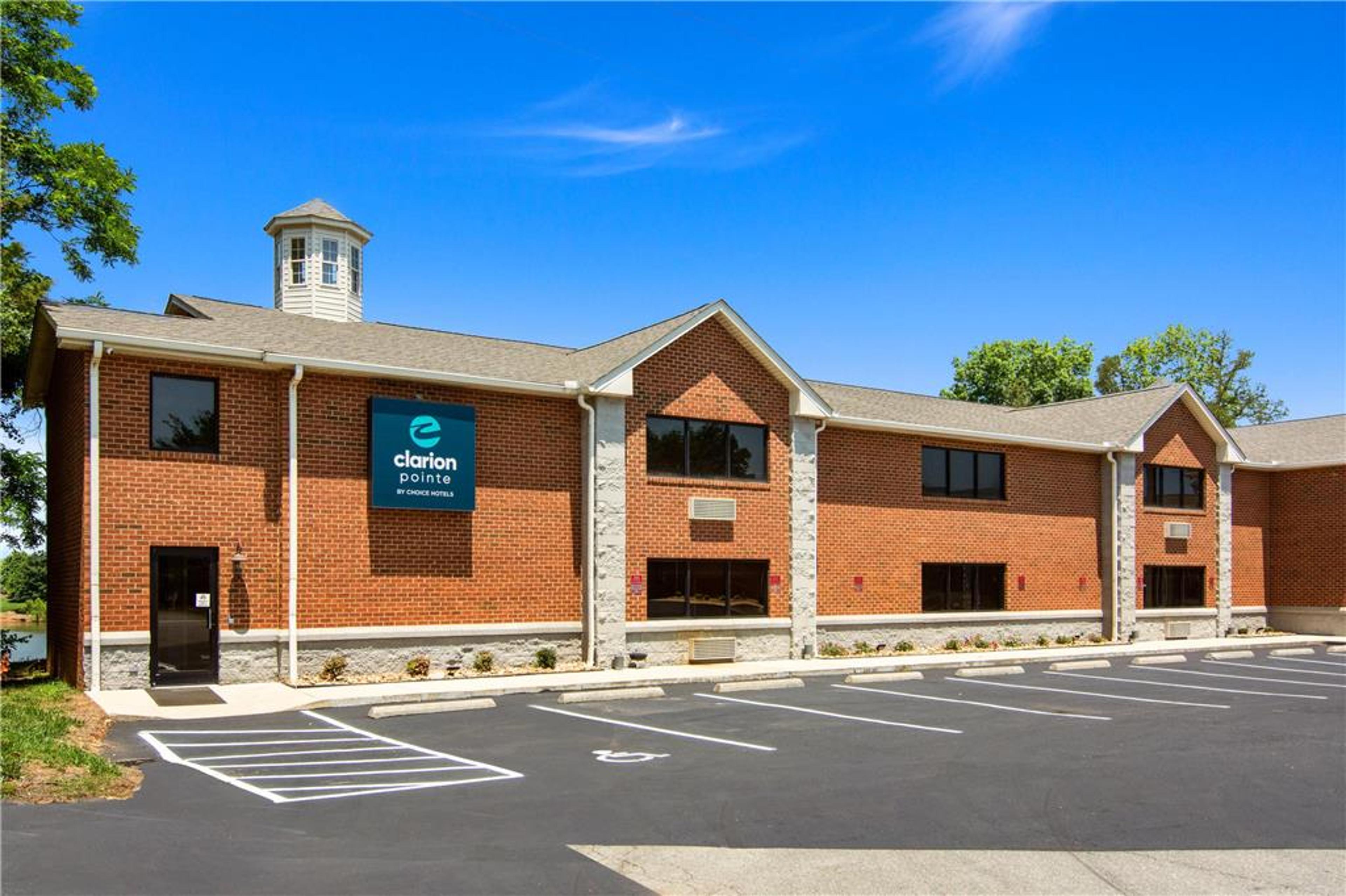 CLARION POINTE ON THE LAKE CLARKSVI