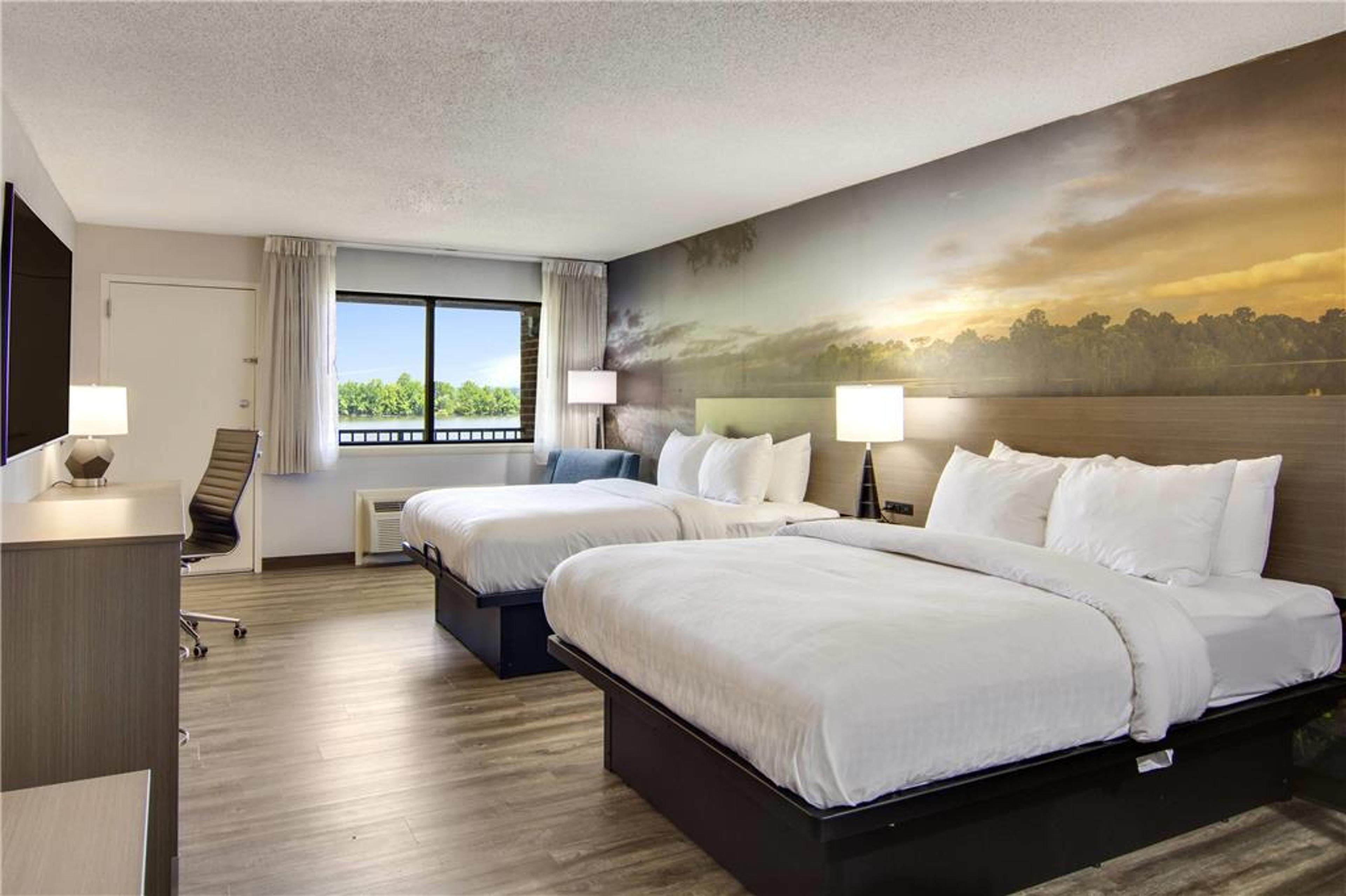 CLARION POINTE ON THE LAKE CLARKSVI