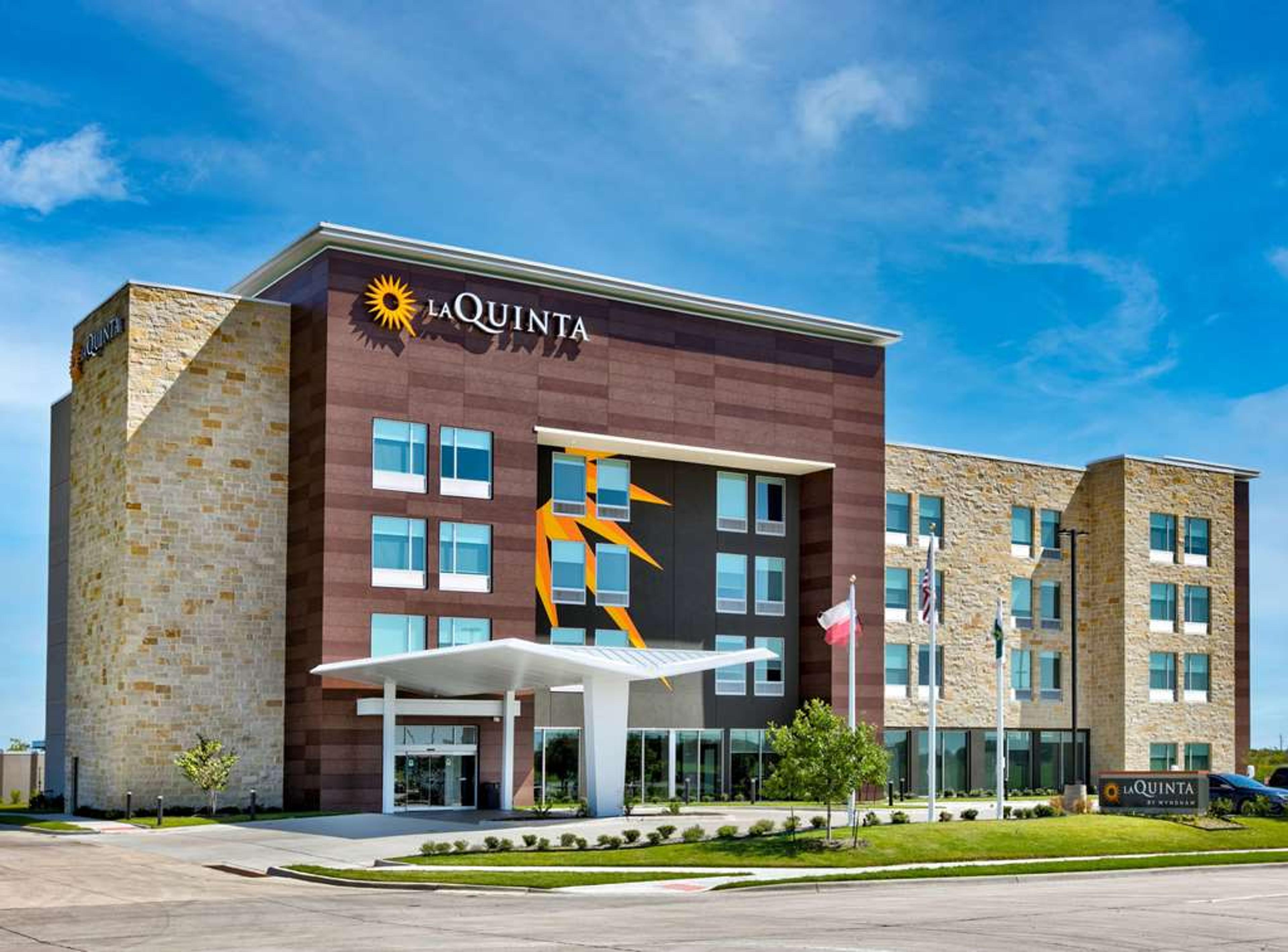 LA QUINTA INN & SUITES BY WYNDHAM T