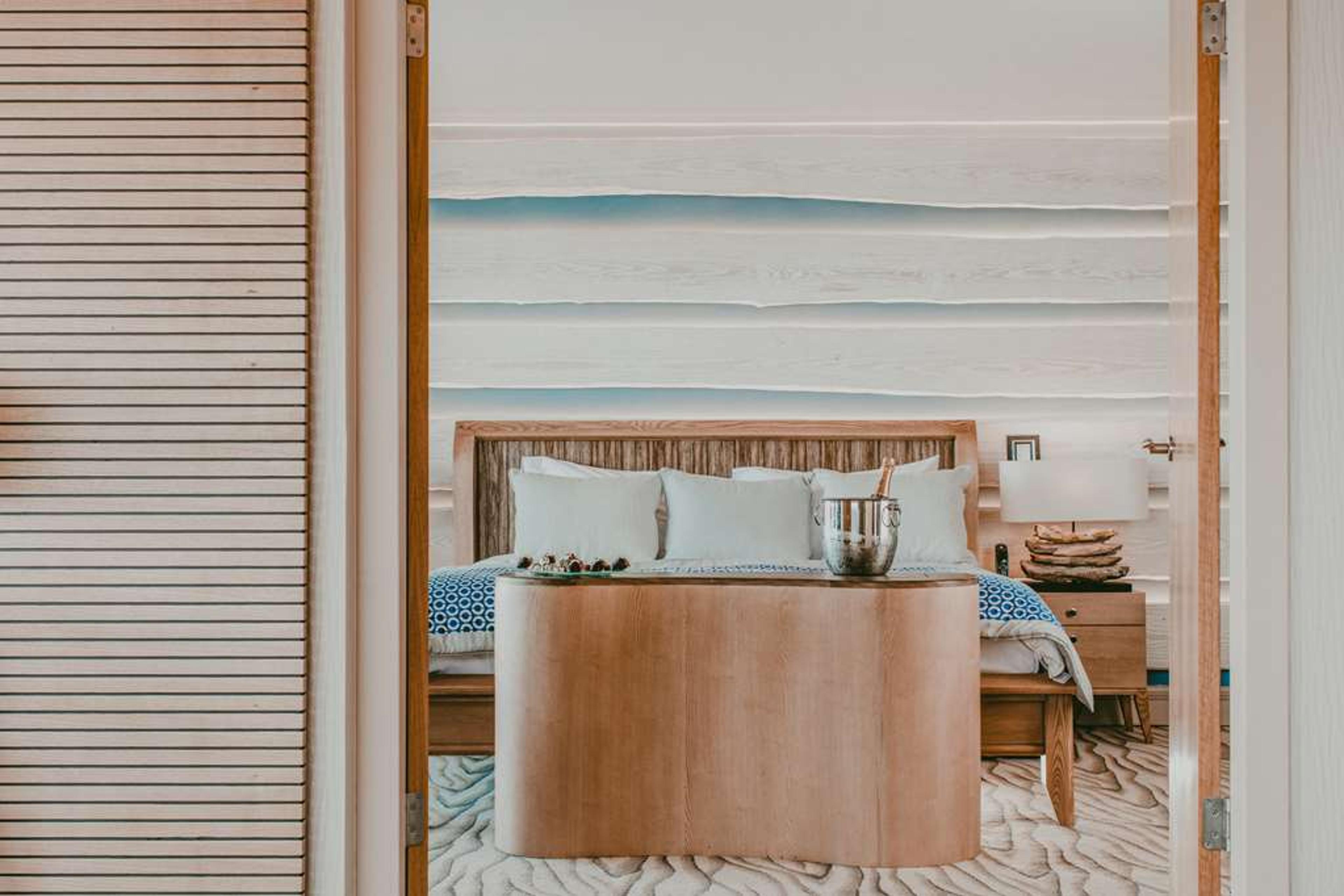 THE ROYAL YACHT HOTEL