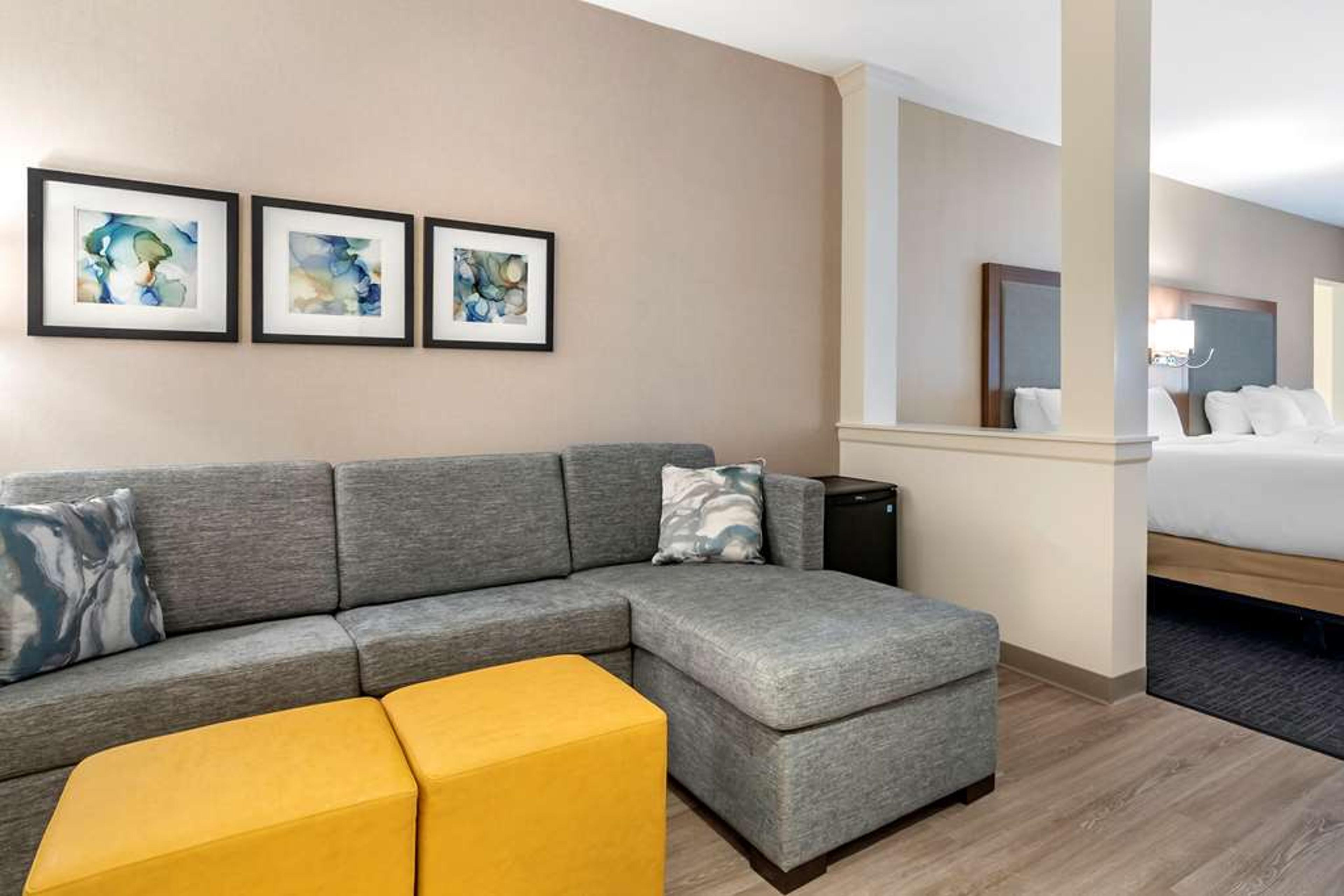 COMFORT SUITES GRANDVIEW - KANSAS C