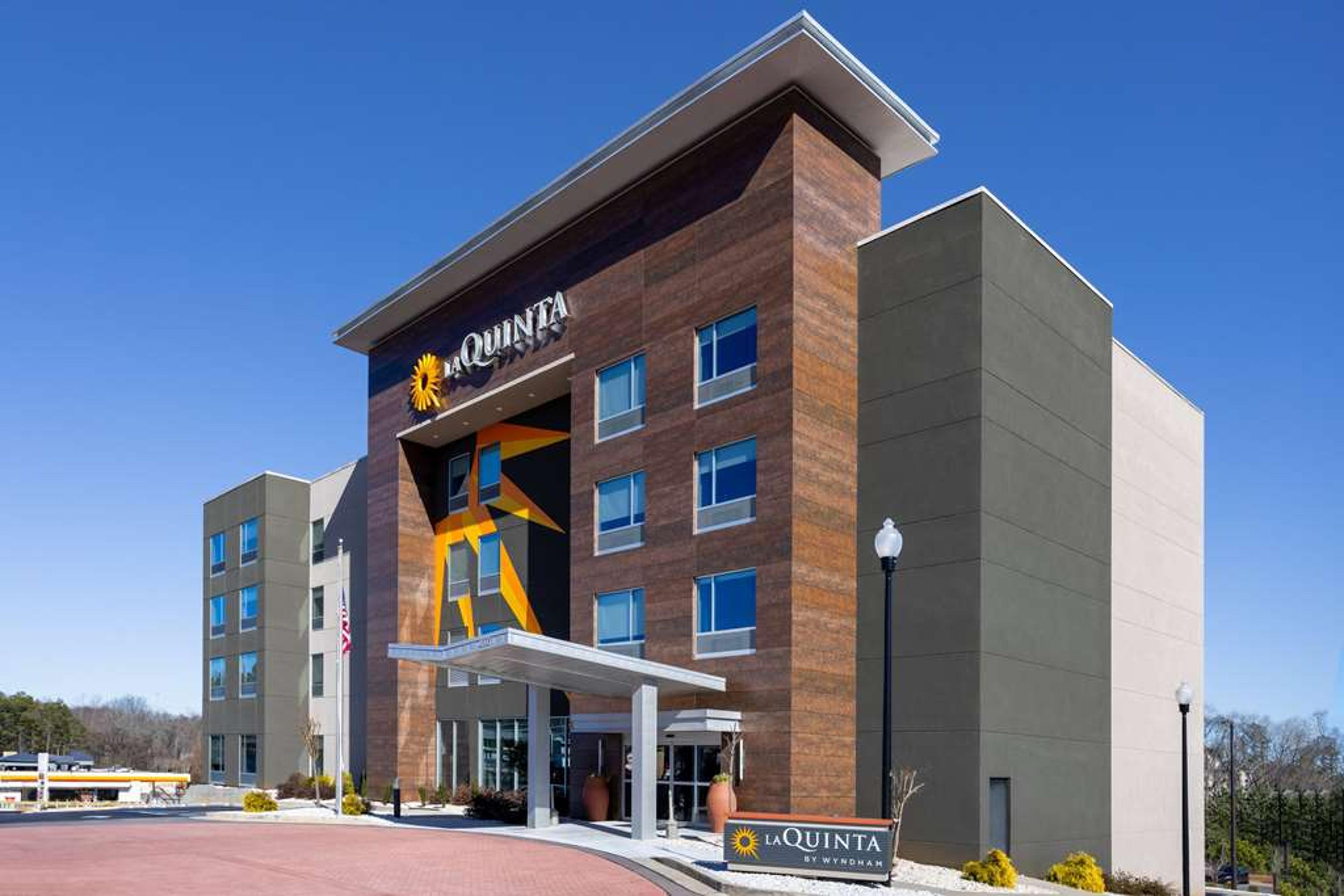 LA QUINTA INN & SUITES BY WYNDHAM L