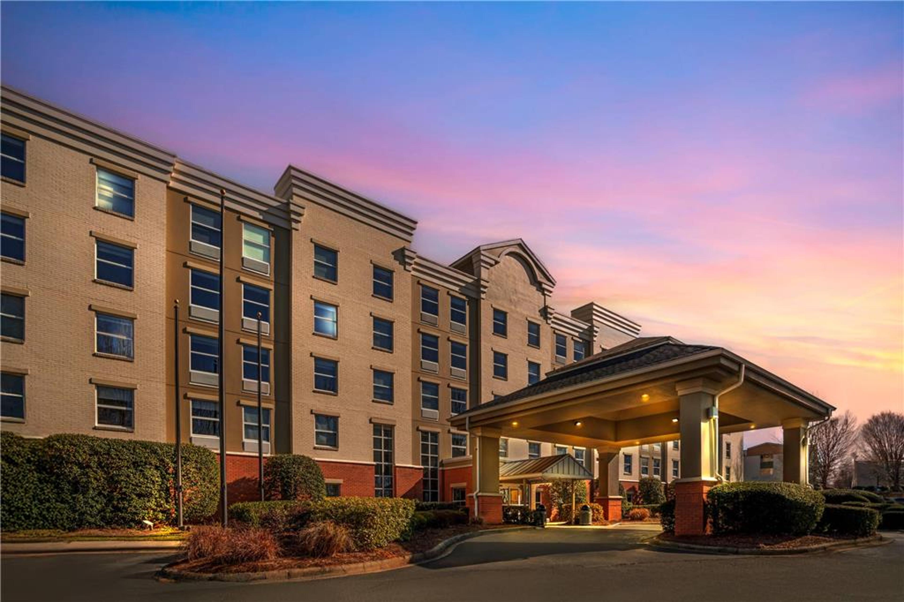 COMFORT SUITES NEAR BIRKDALE V