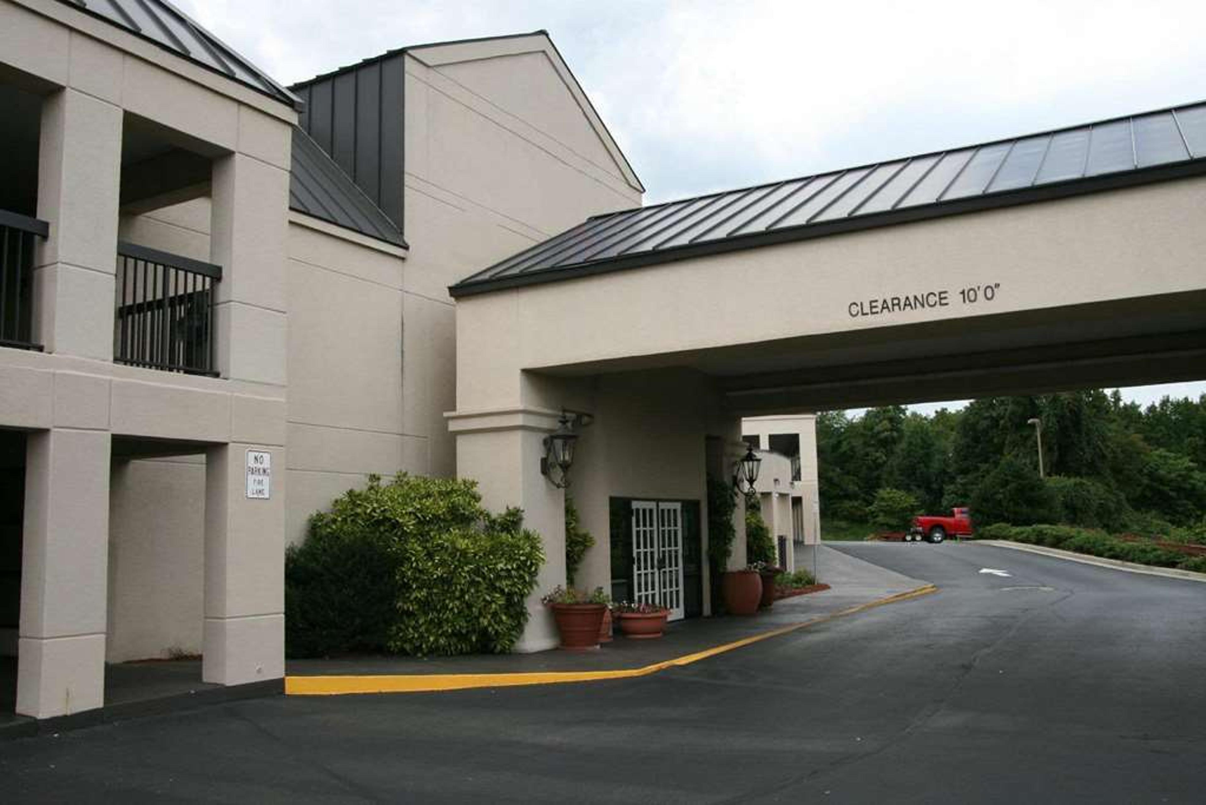 TRAVELODGE BY WYNDHAM ROANOKE