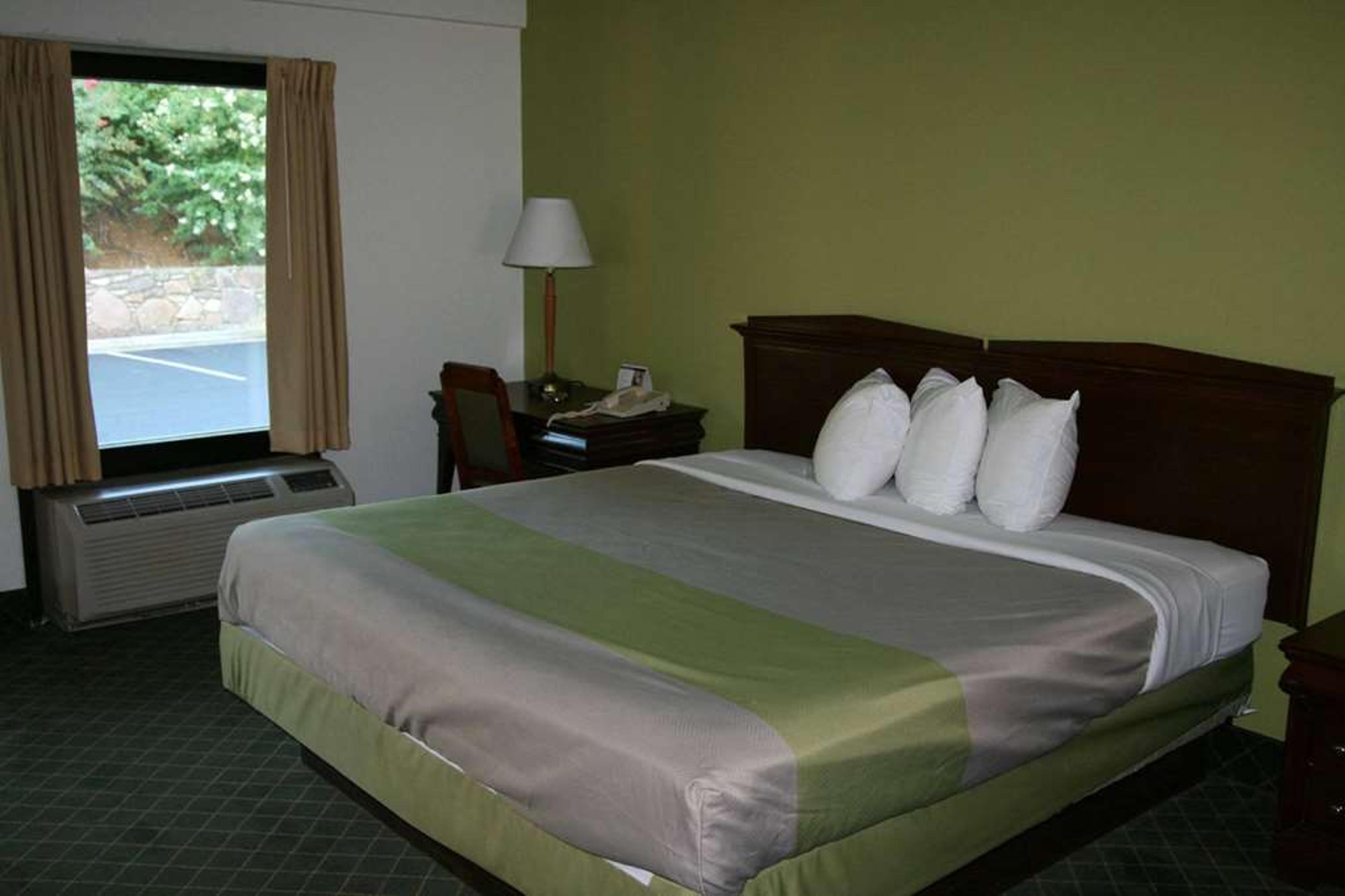 TRAVELODGE BY WYNDHAM ROANOKE