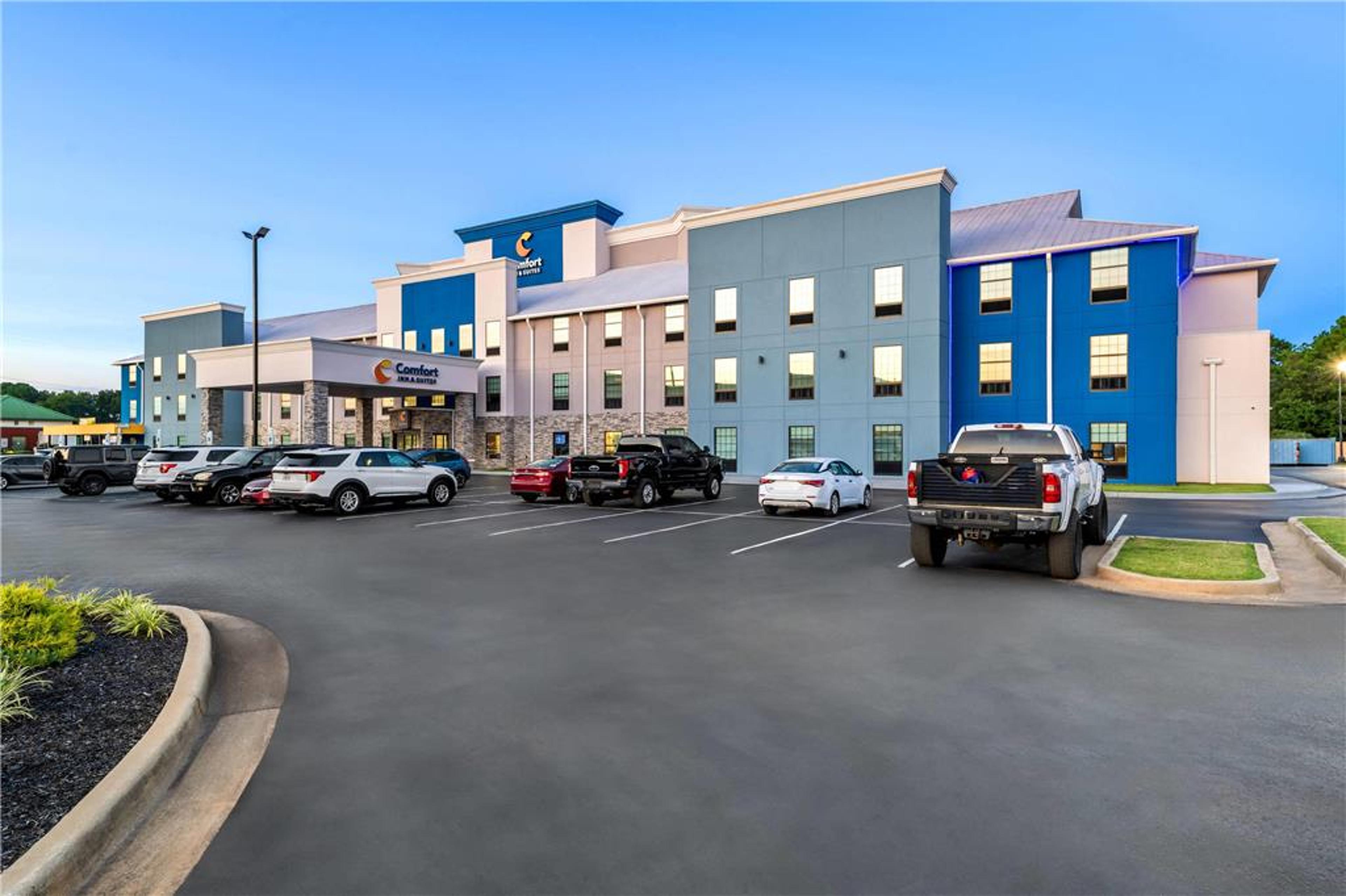 COMFORT INN AND SUITES RIVER CITY D