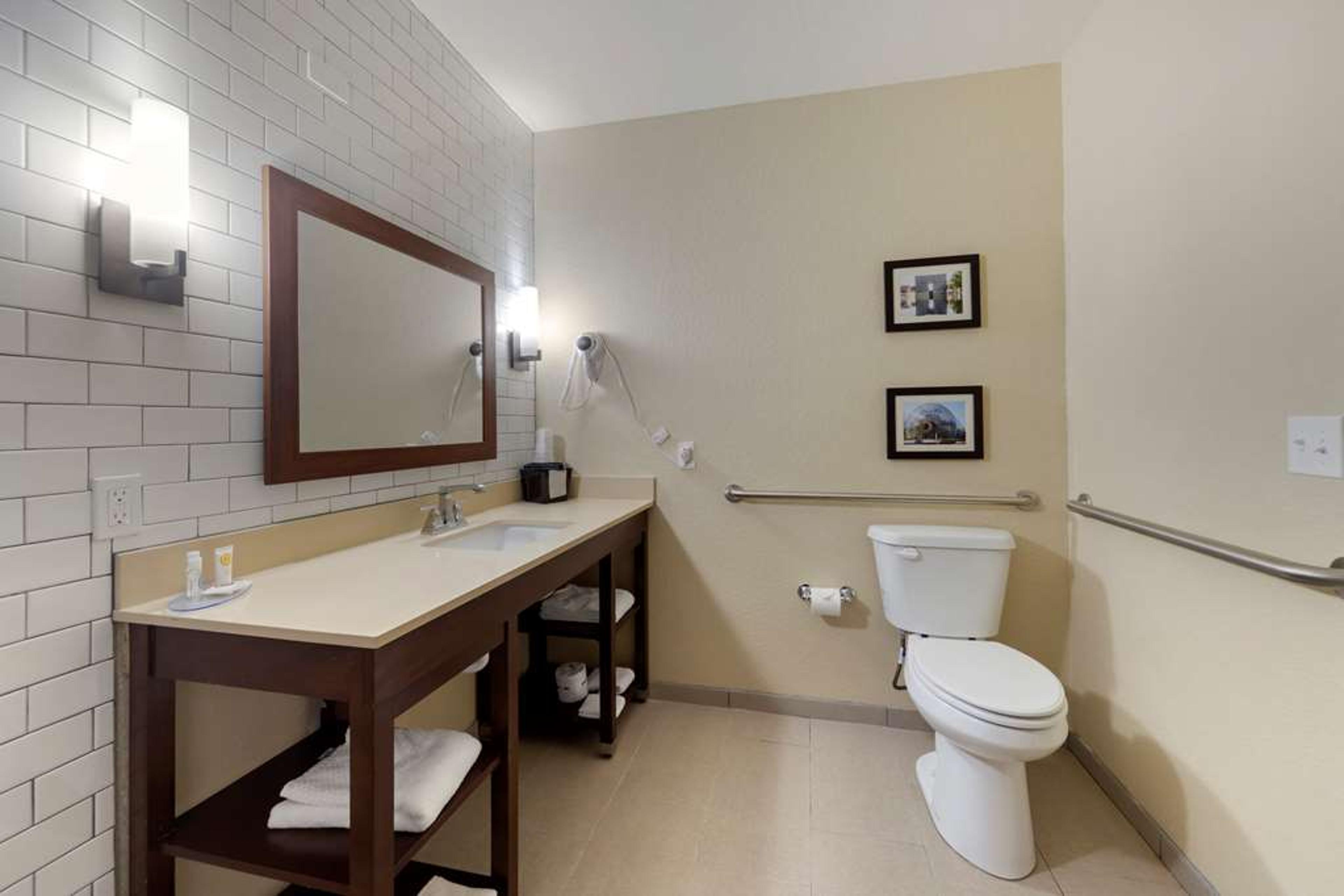 COMFORT INN AND SUITES HARRAH