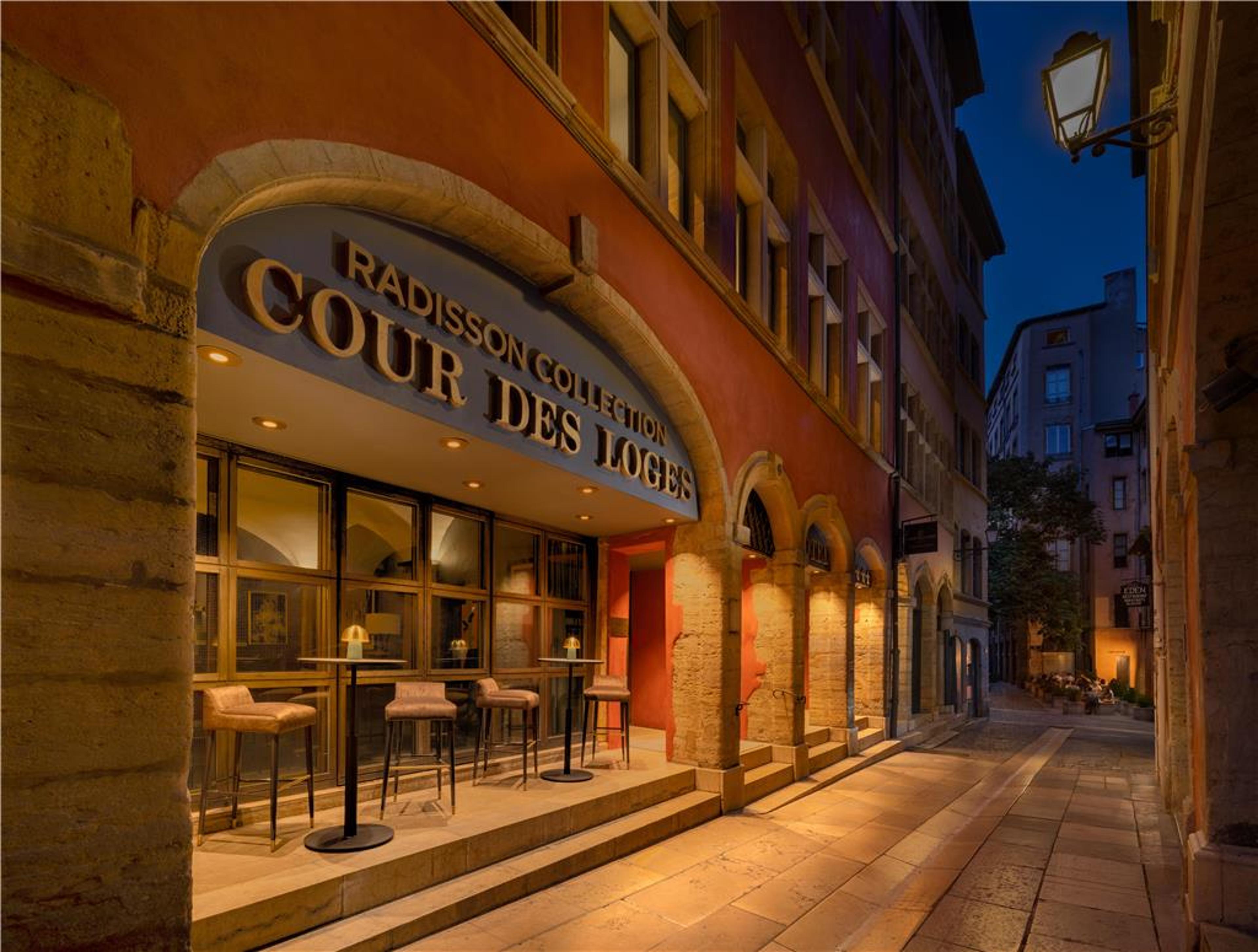COUR DES LOGES, RADISSON COLLE