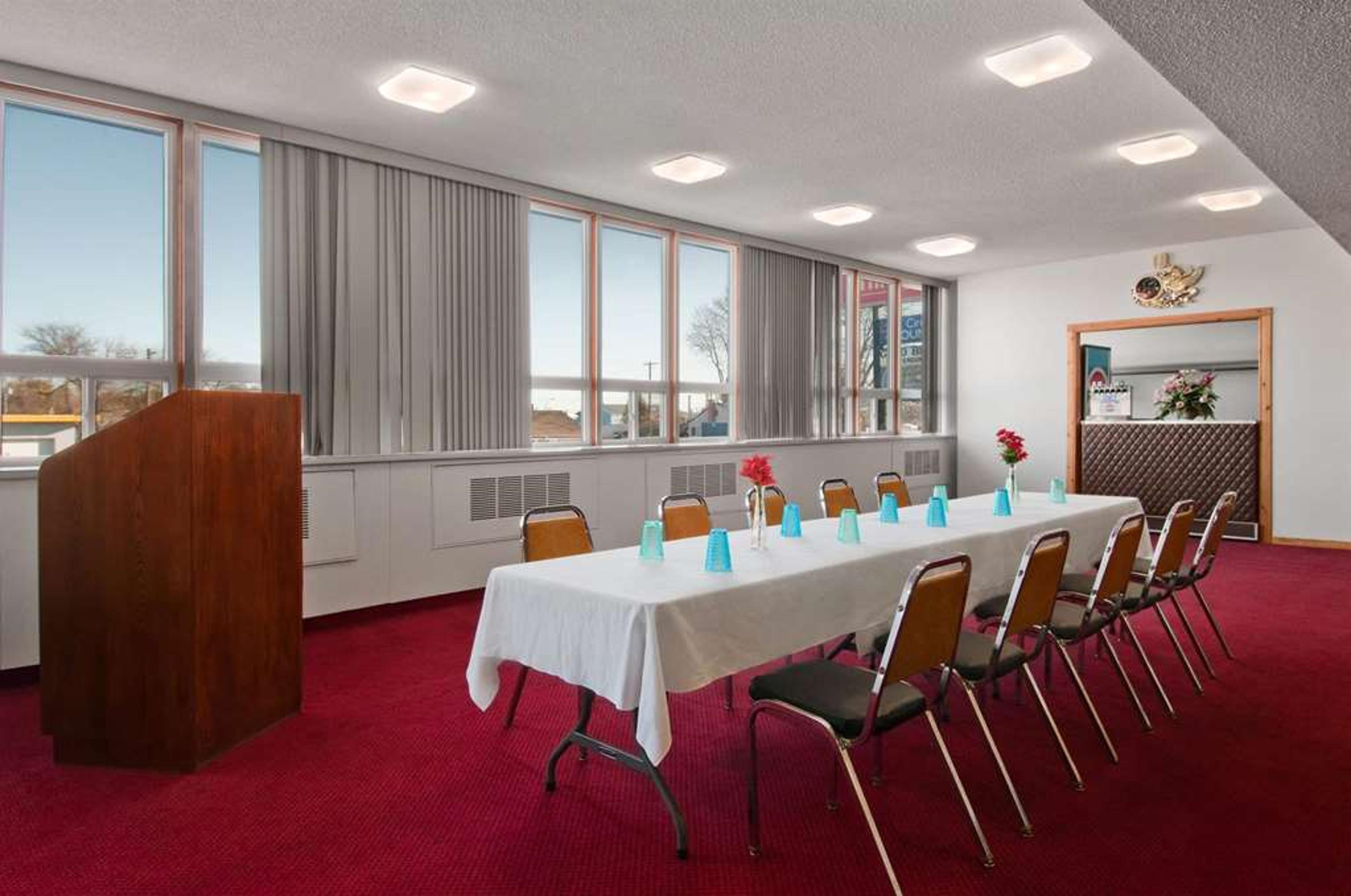 TRAVELODGE BY WYNDHAM WINNIPEG