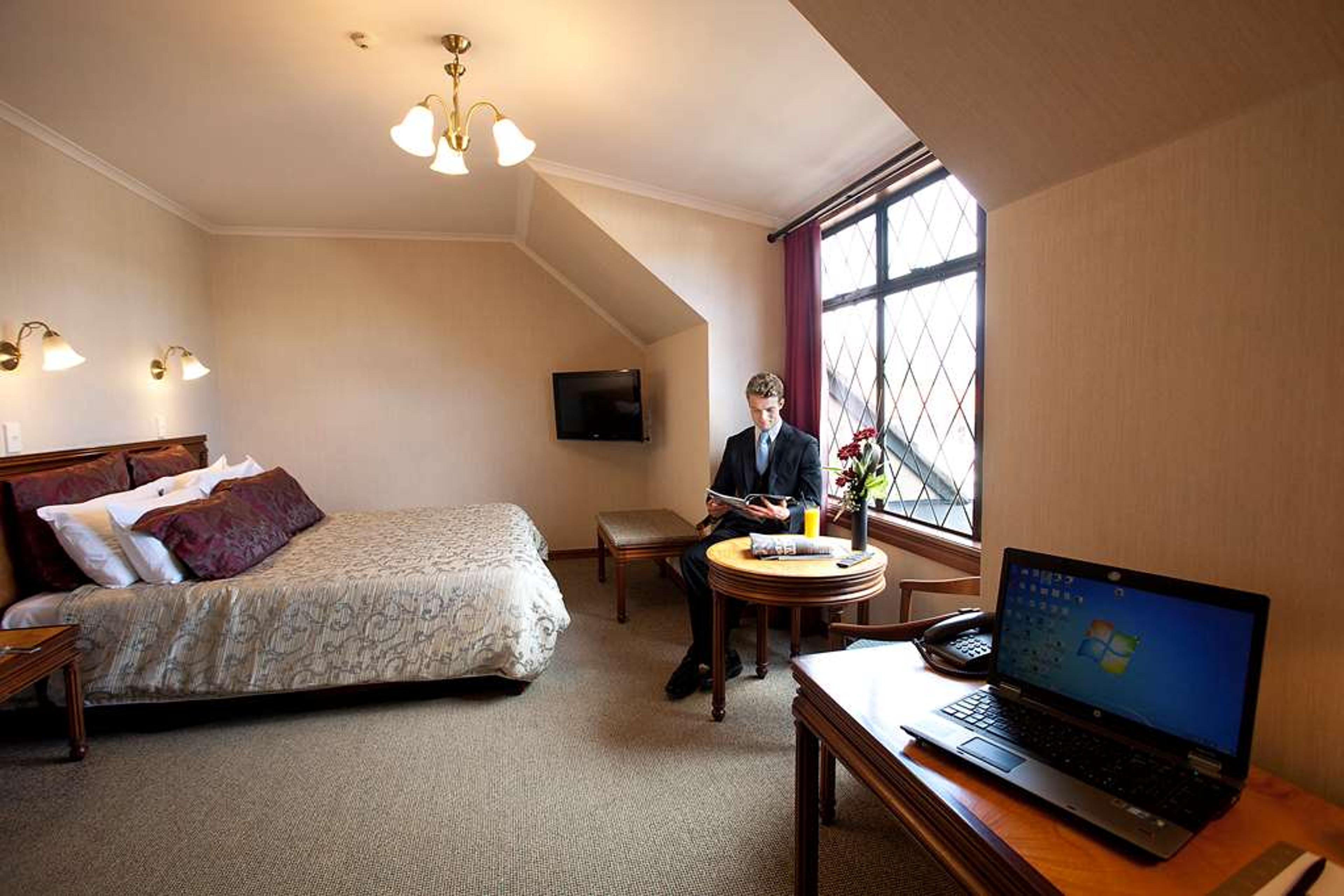 DISTINCTION COACHMAN HOTEL PALMERST