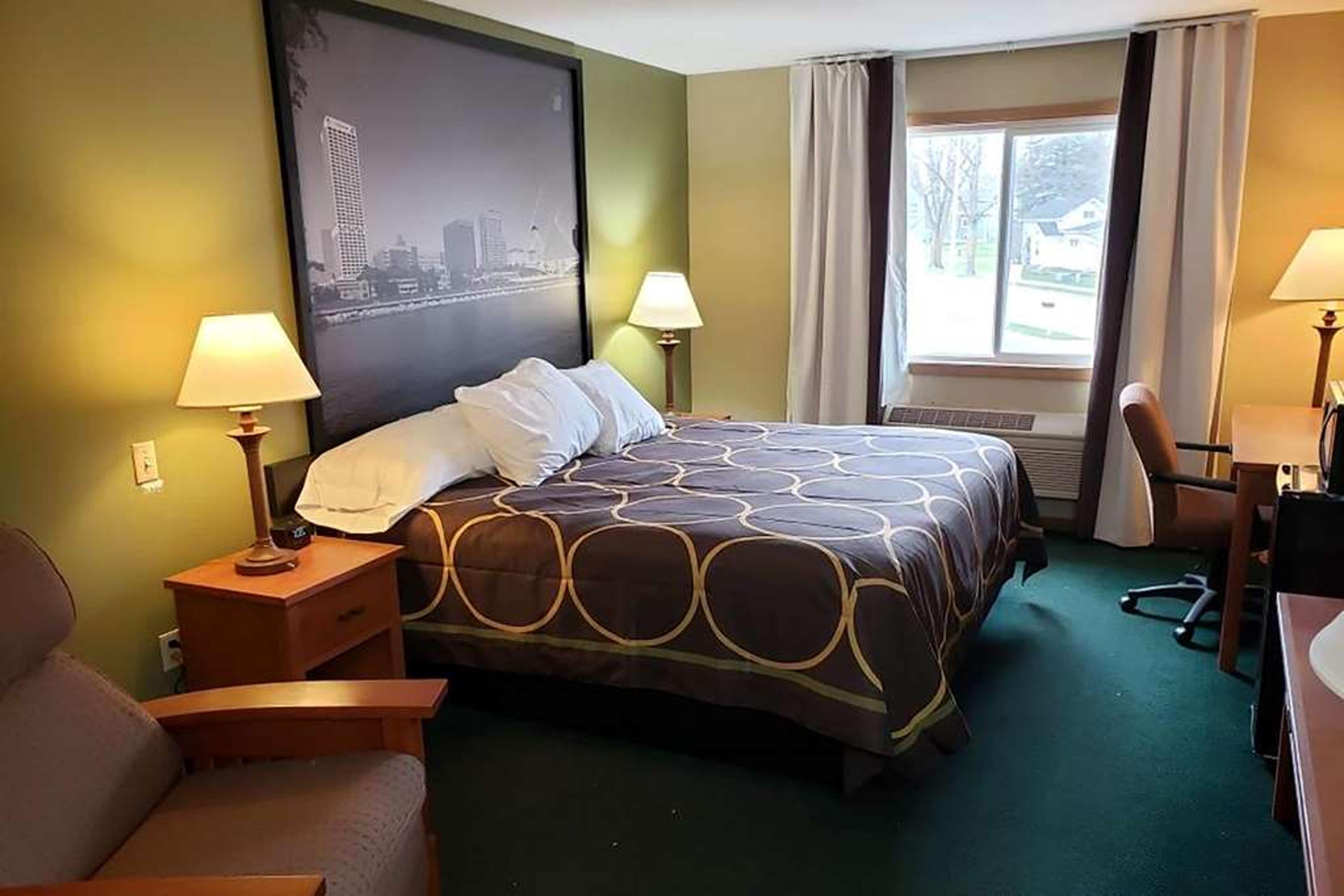 SUPER 8 BY WYNDHAM BERLIN WI
