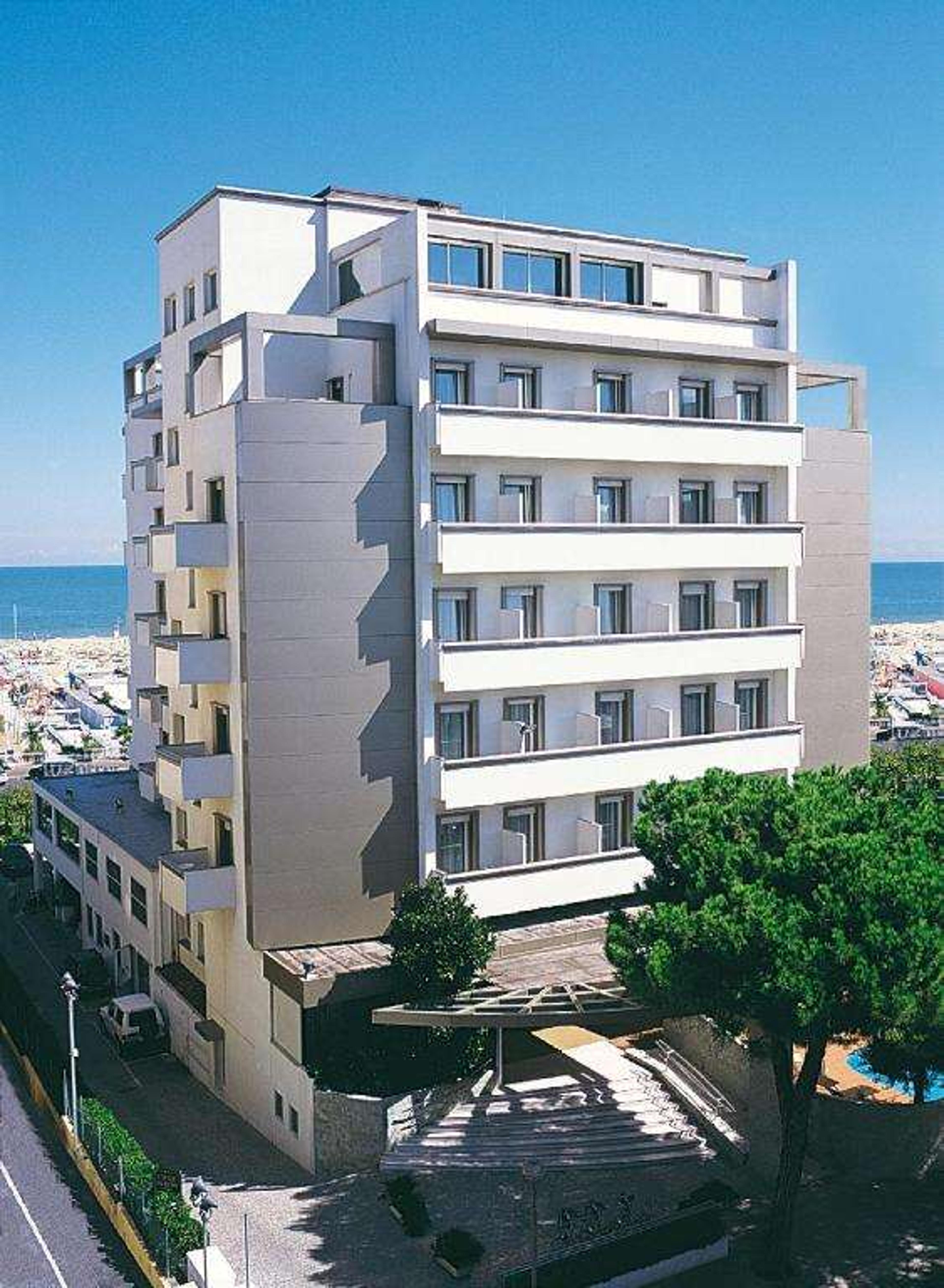 HOTEL NATIONAL