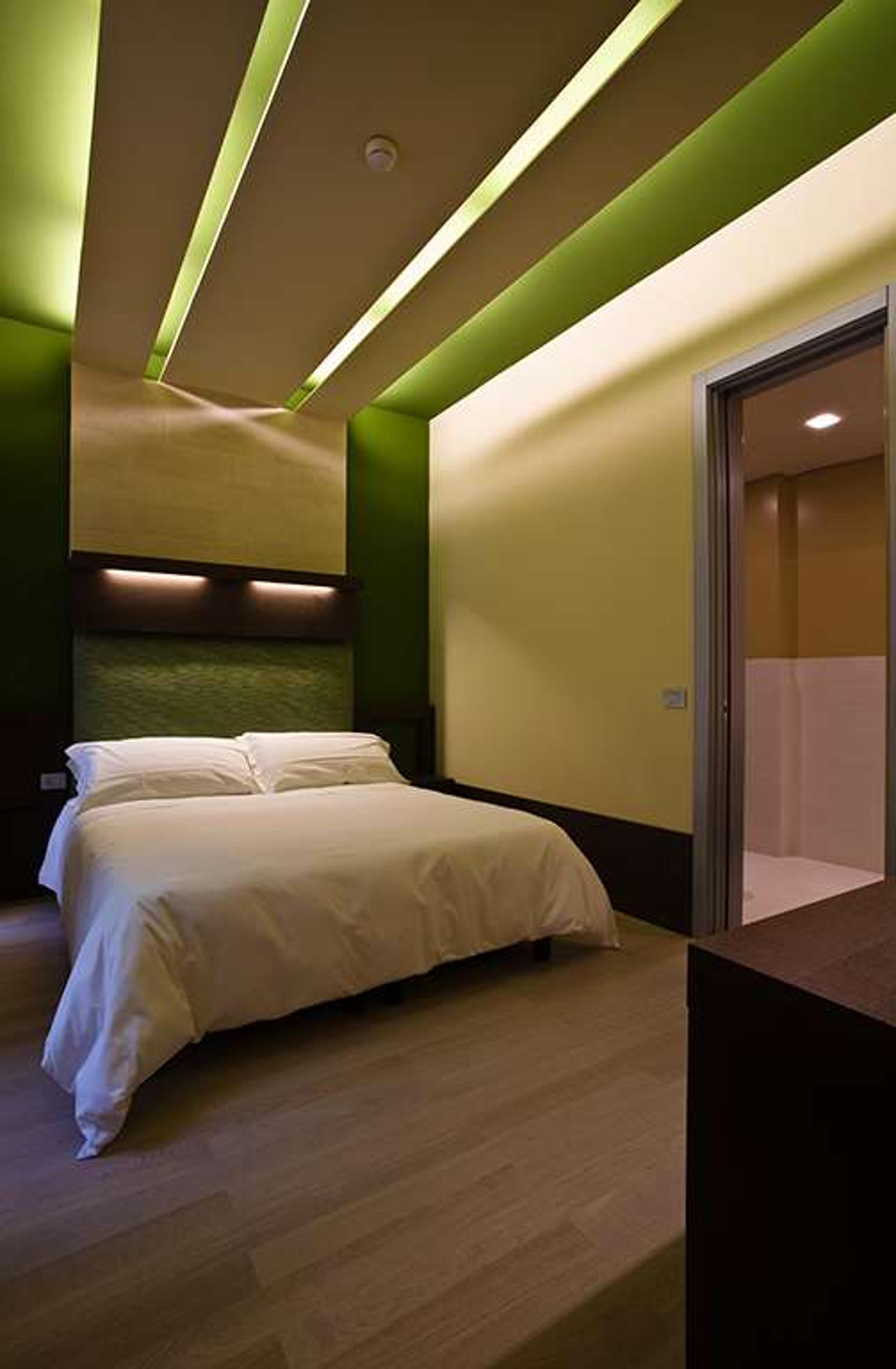 EOS HOTEL
