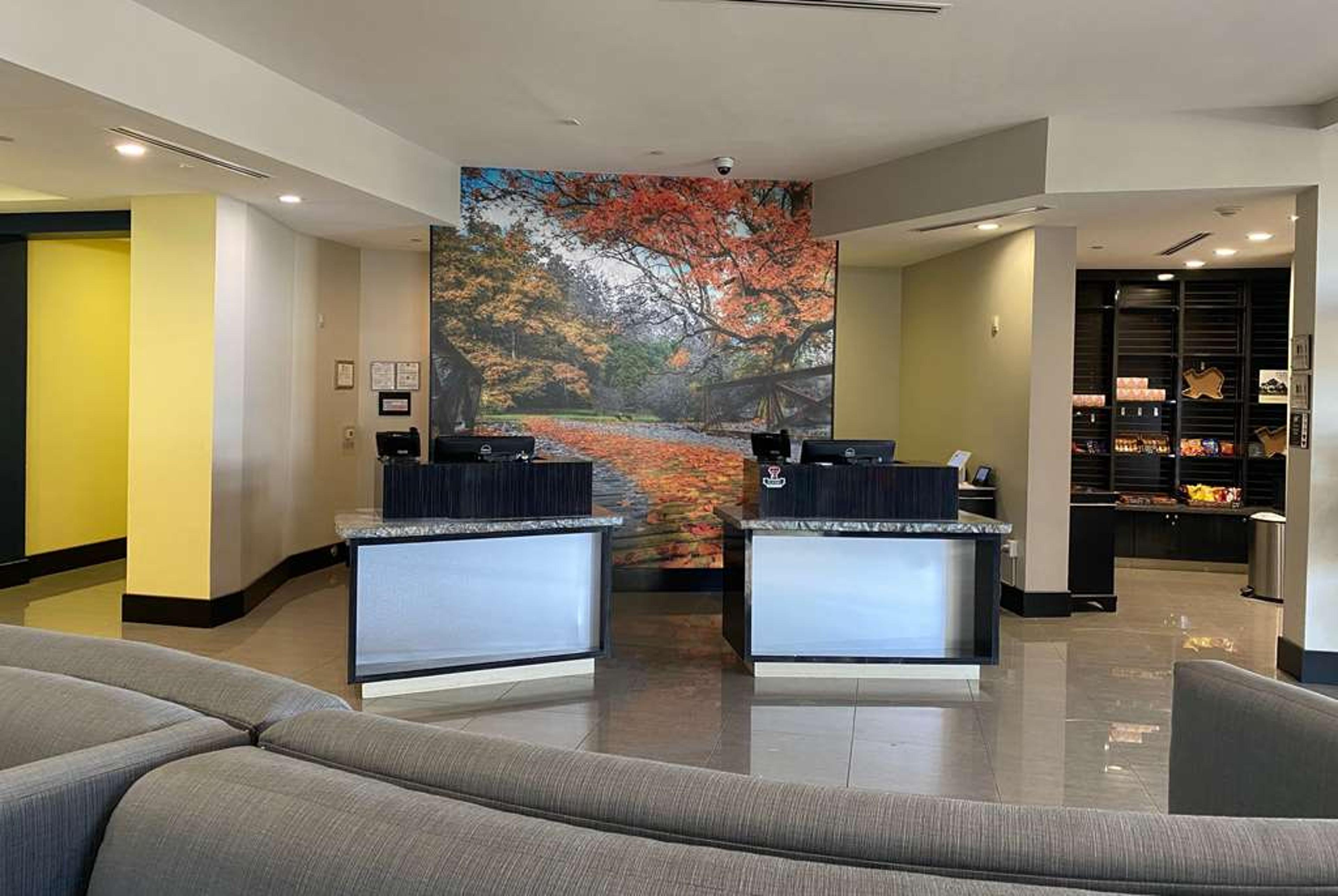 LA QUINTA INN & SUITES BY WYNDHAM L