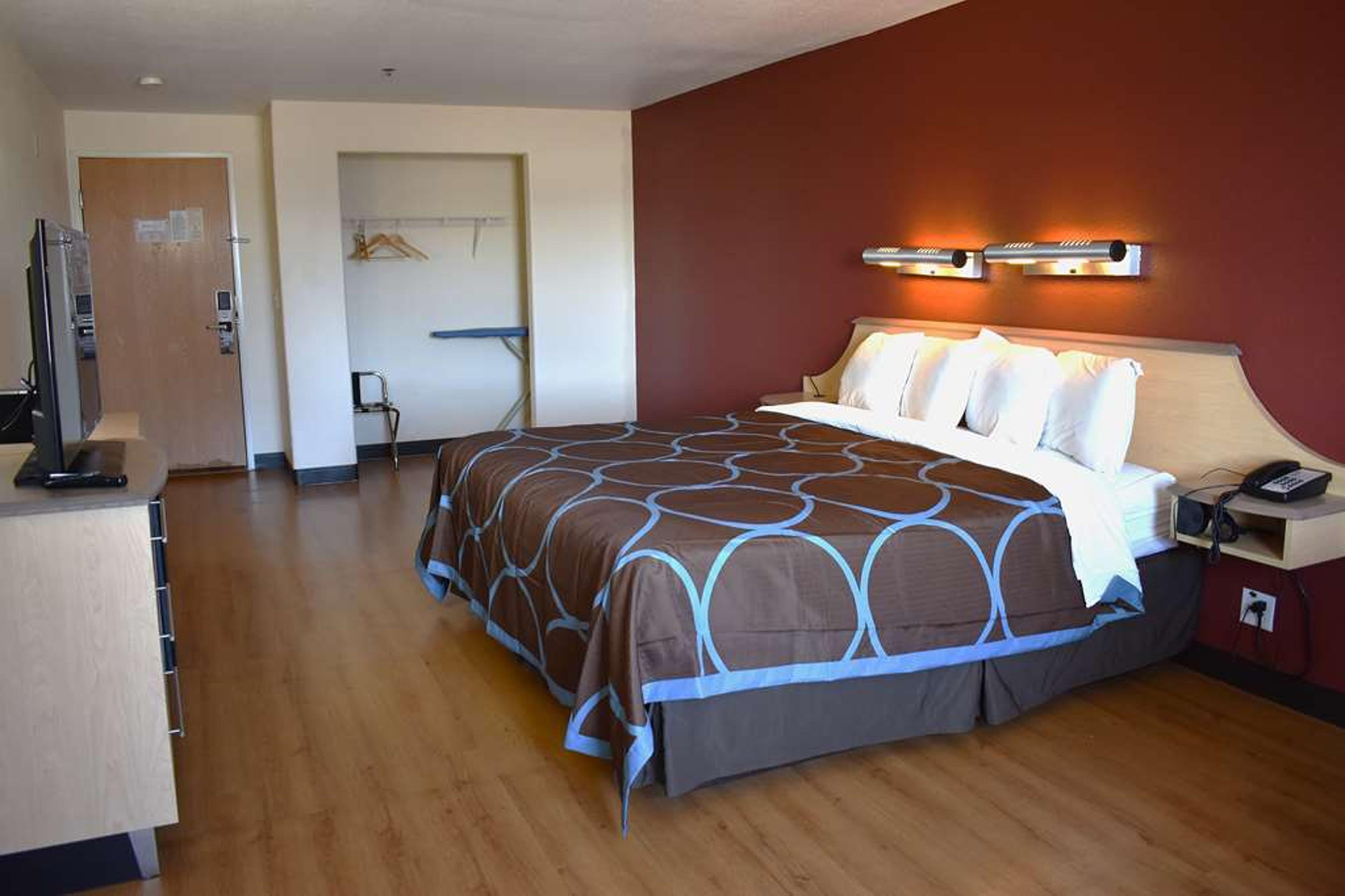 SUPER 8 BY WYNDHAM NEW BRAUNFELS I-