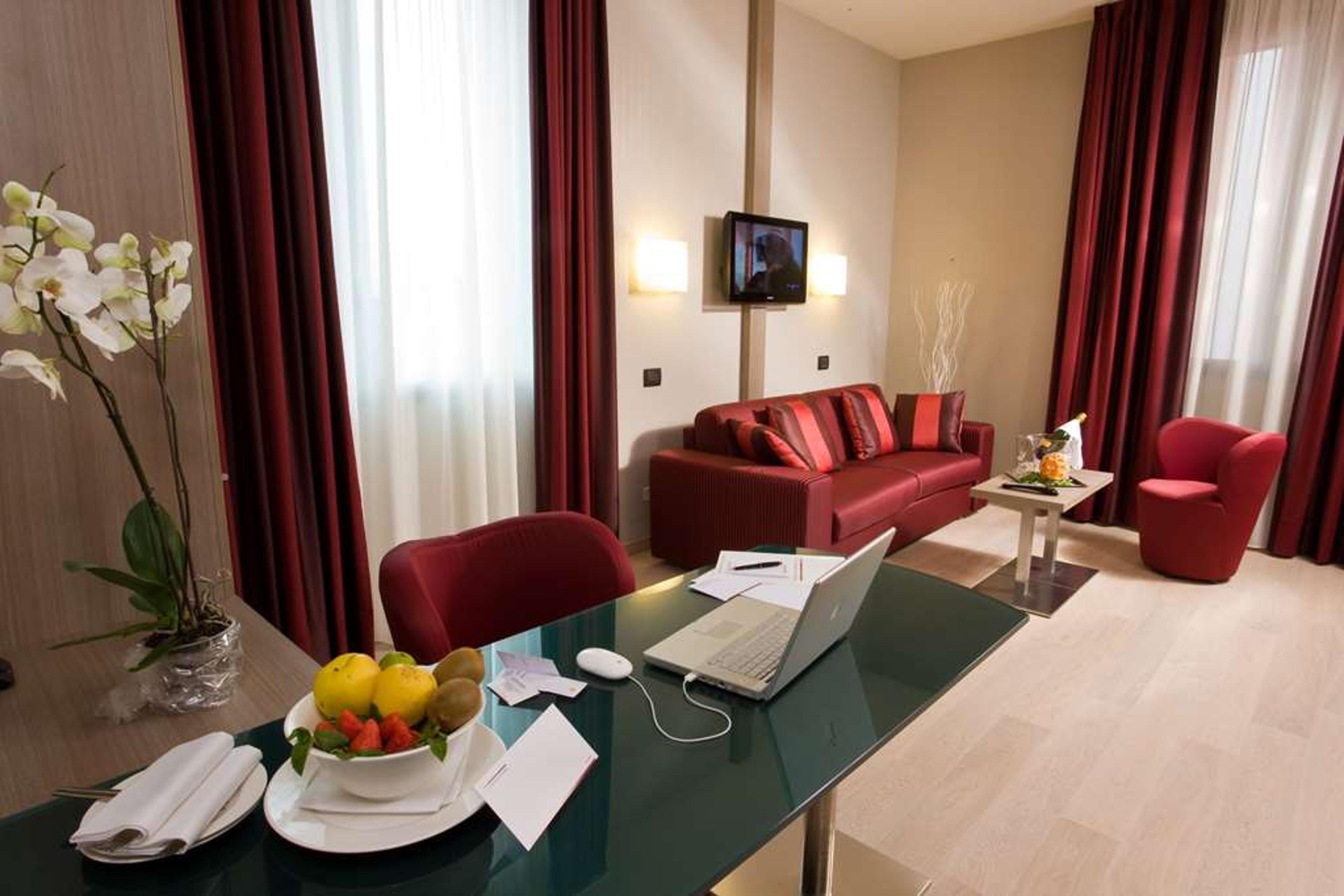 HOTEL COSMOPOLITAN