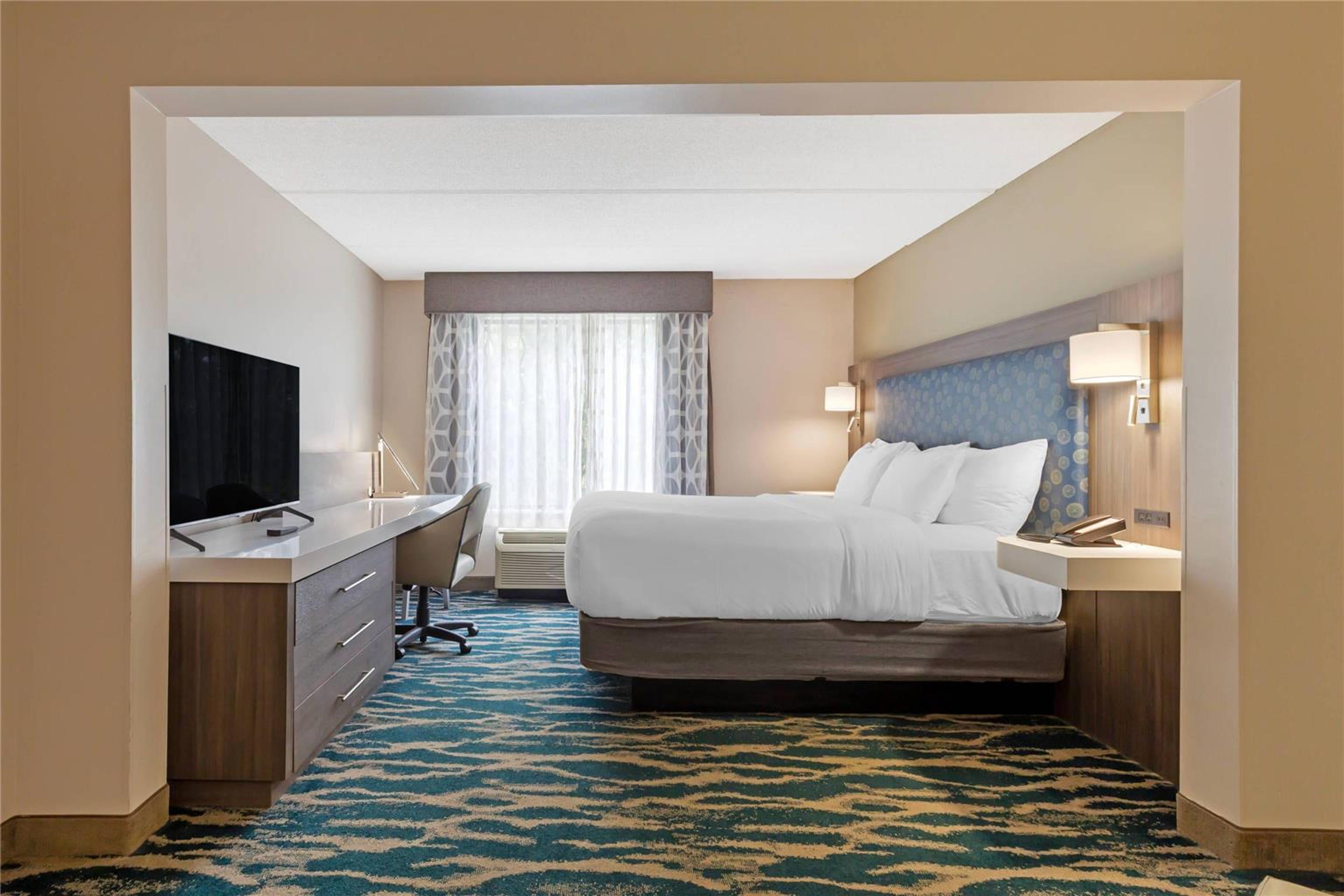 COMFORT INN AND SUITES GREENVILLE N