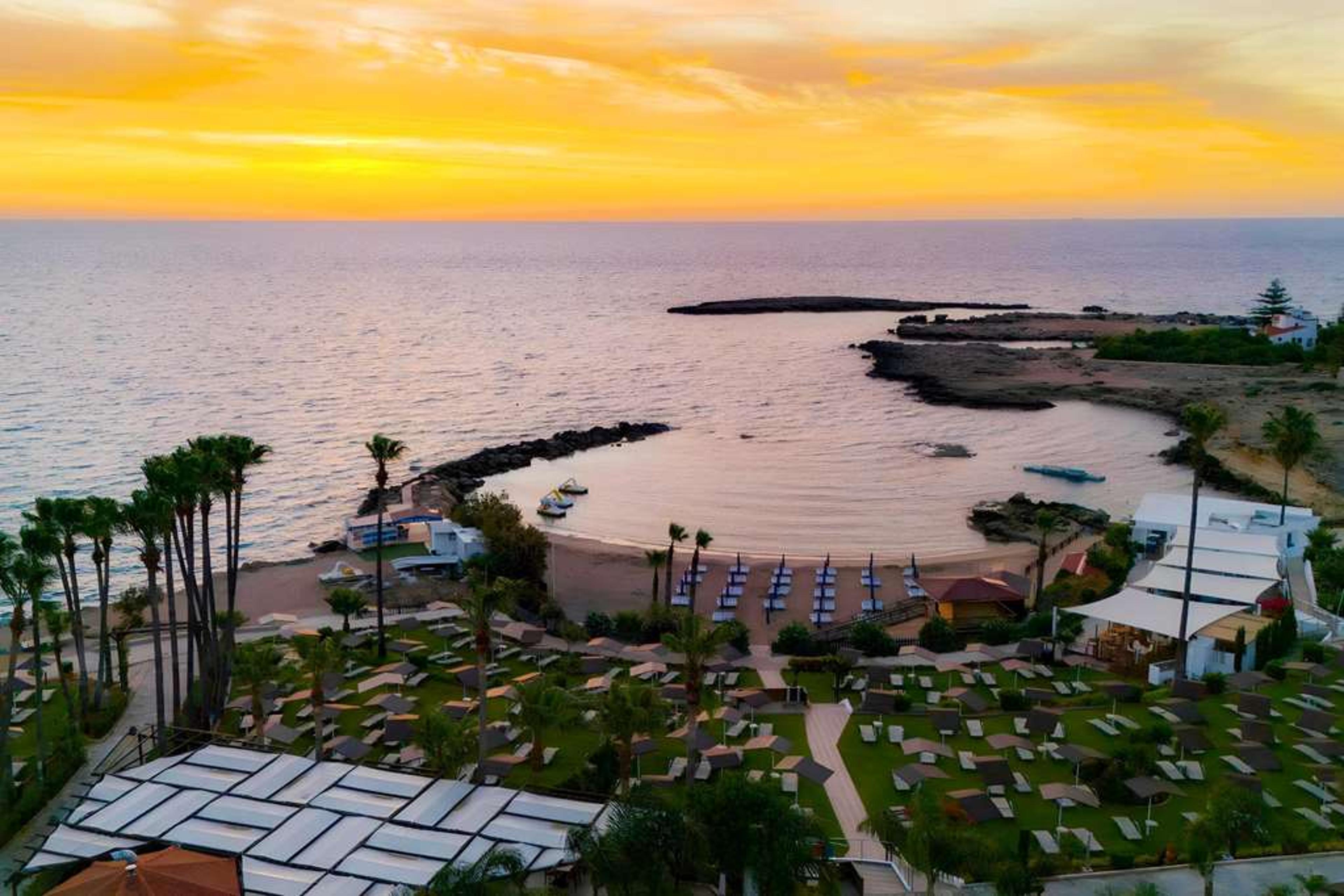 CAVO MARIS BEACH HOTEL