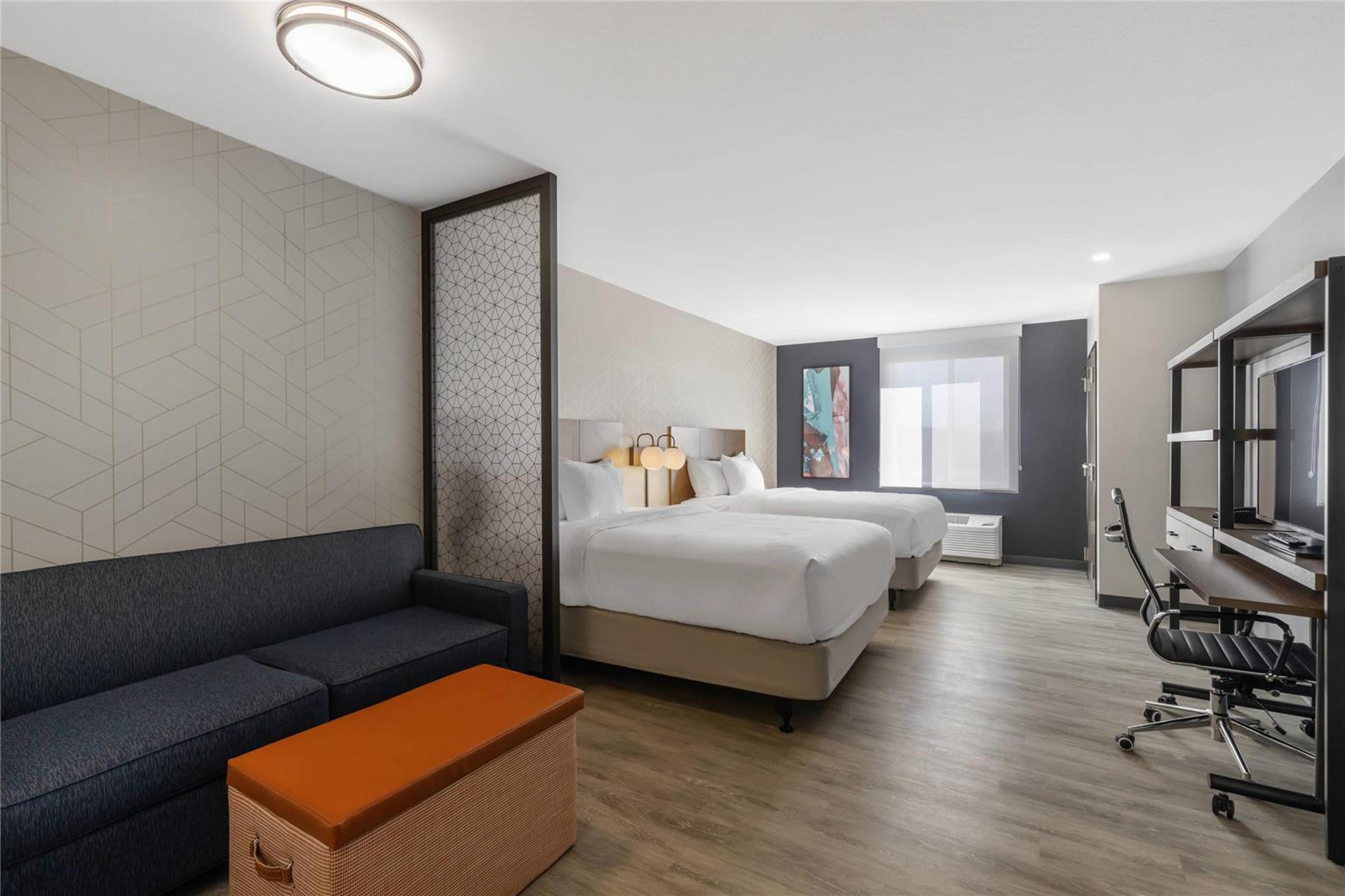 EVERHOME SUITES CORONA