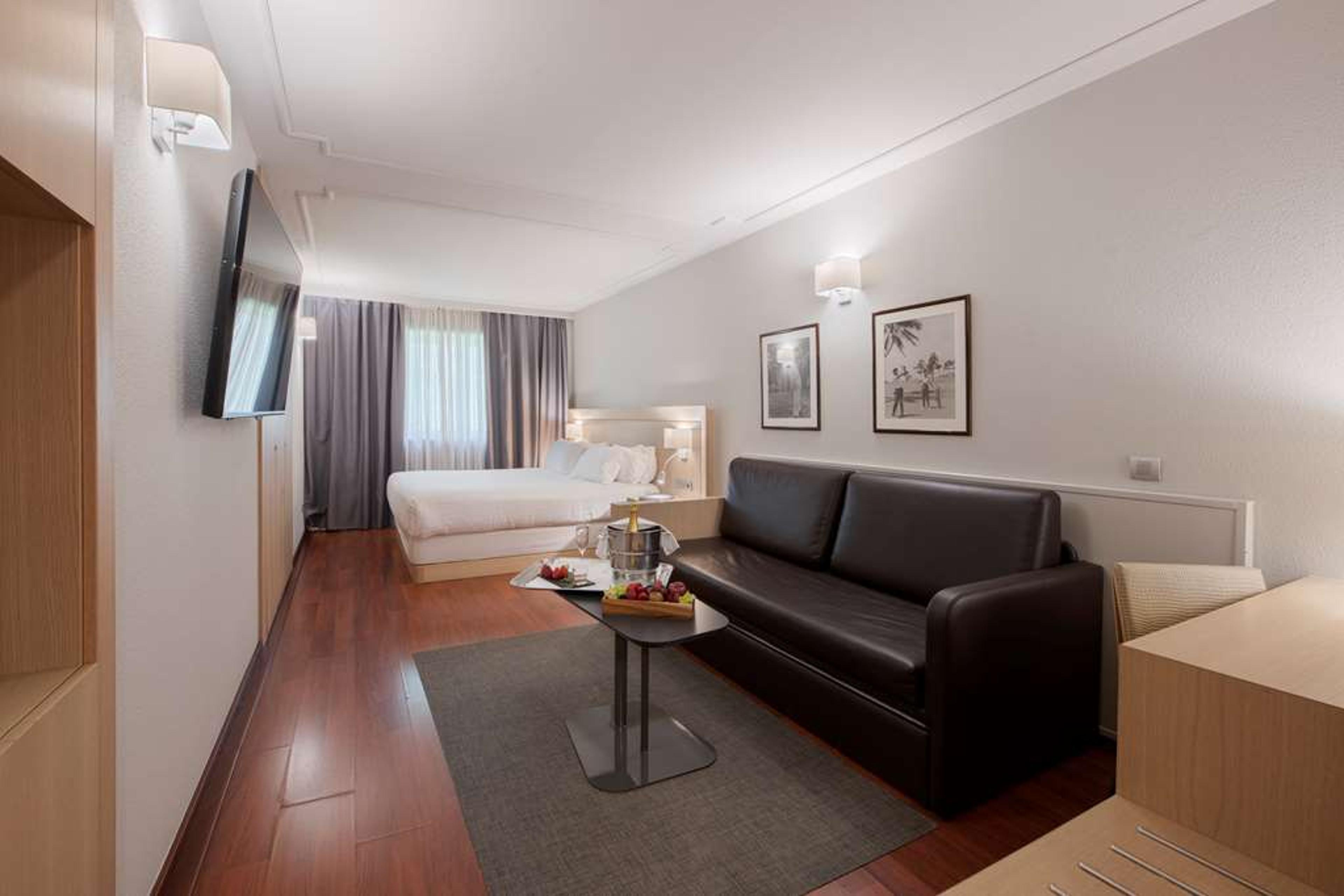 SUITES PLAZA HOTEL AND WELLNES