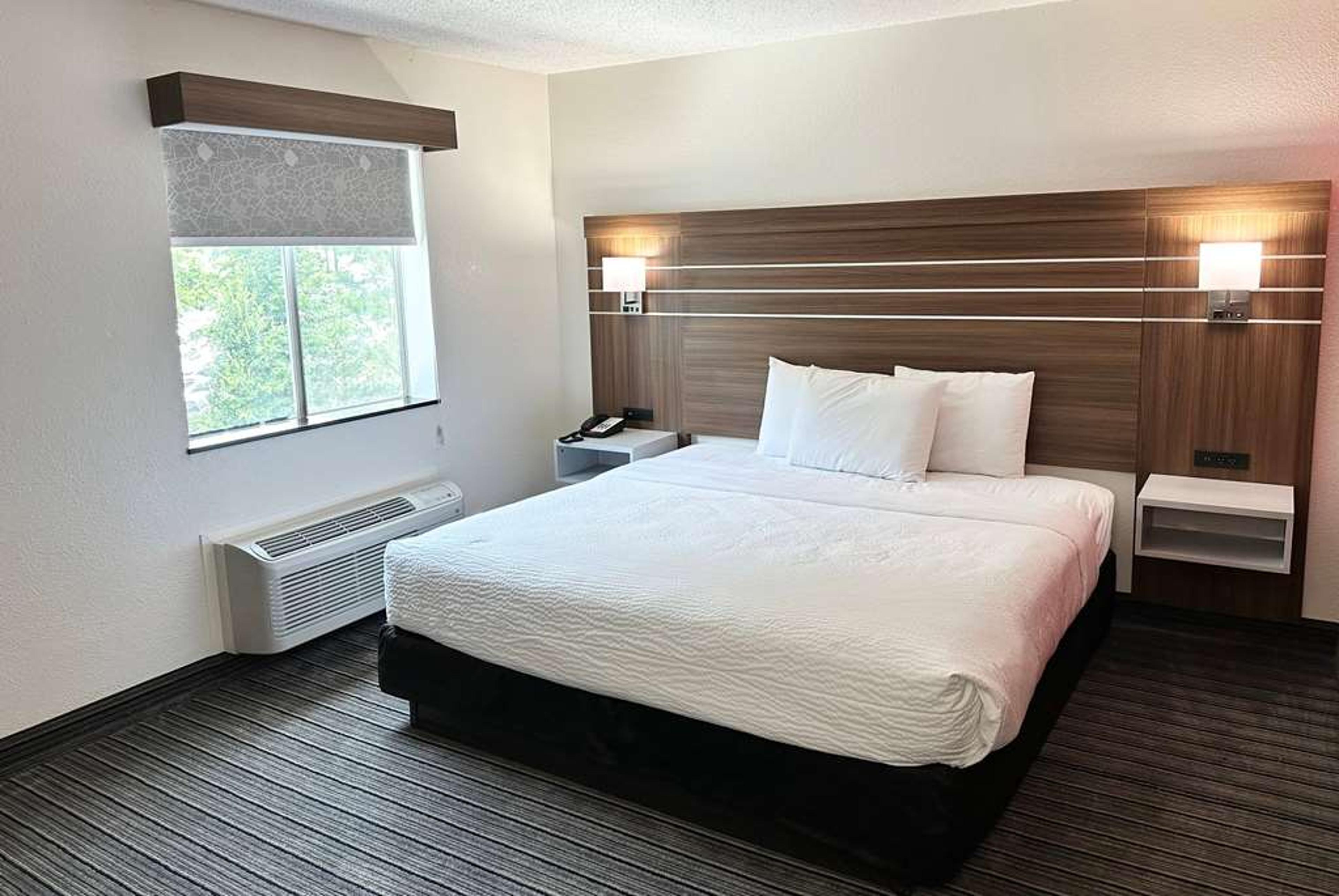 RAMADA BY WYNDHAM LITHIA SPRINGS AT