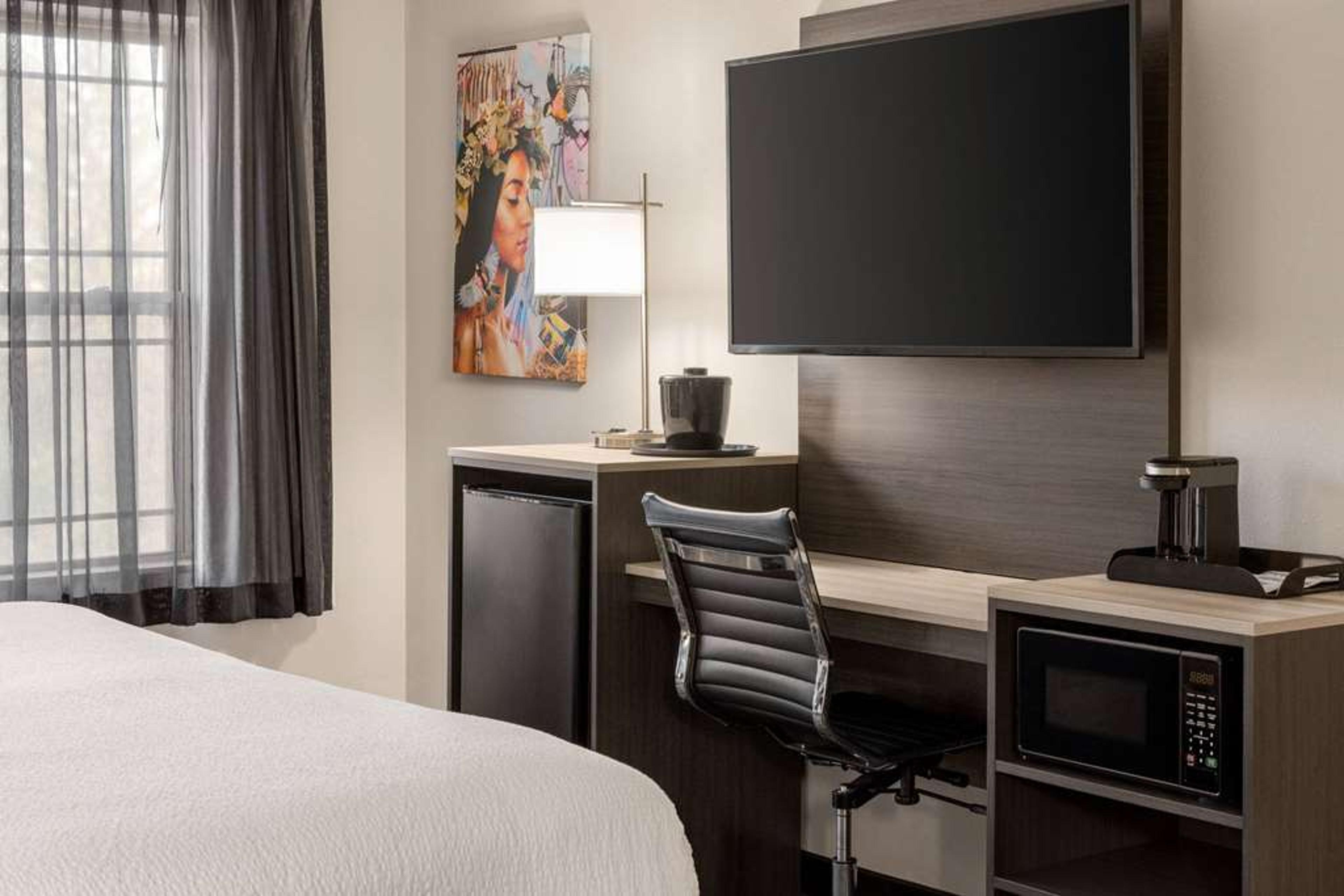 LA QUINTA INN & SUITES BY WYNDHAM L
