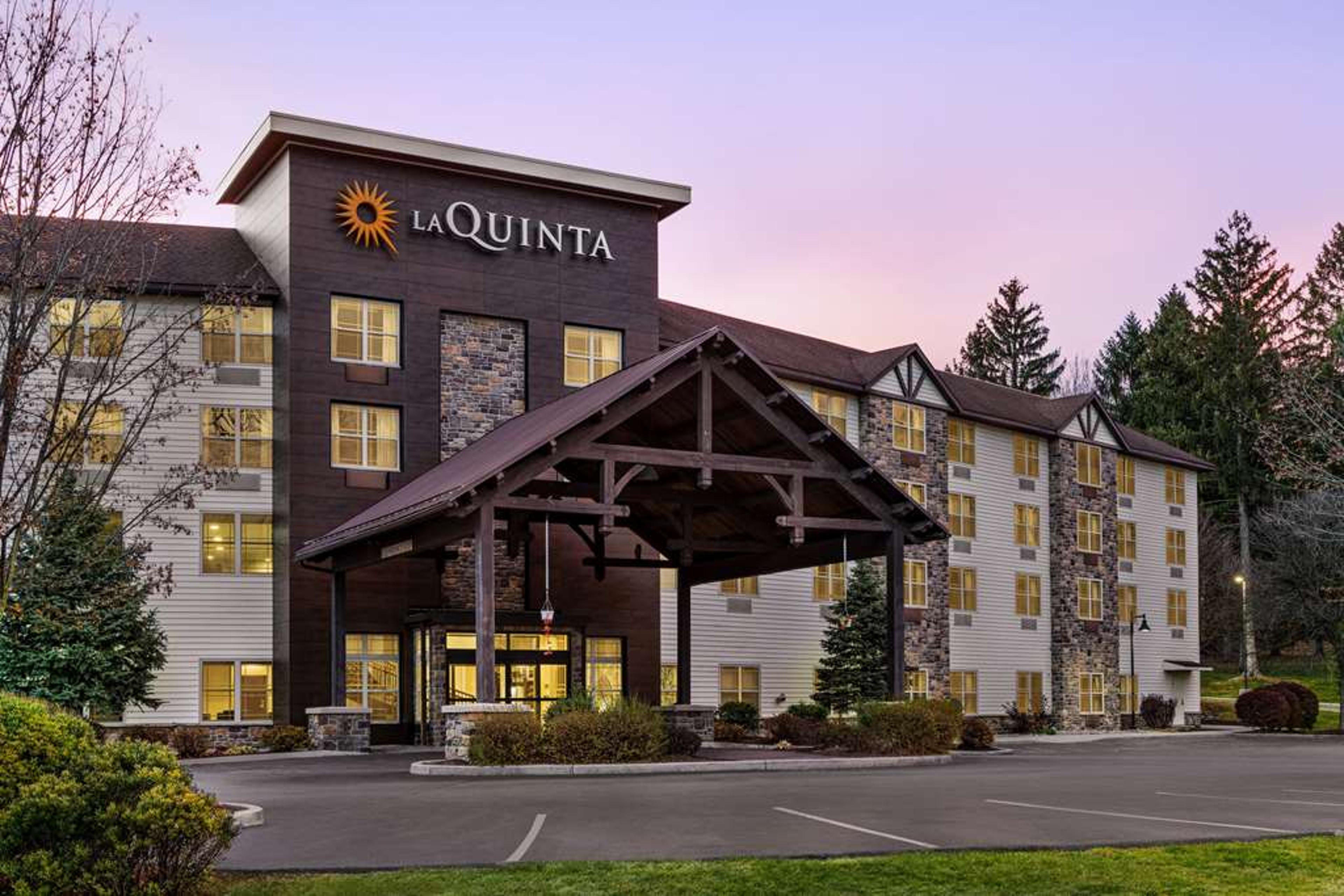 LA QUINTA INN & SUITES BY WYNDHAM L