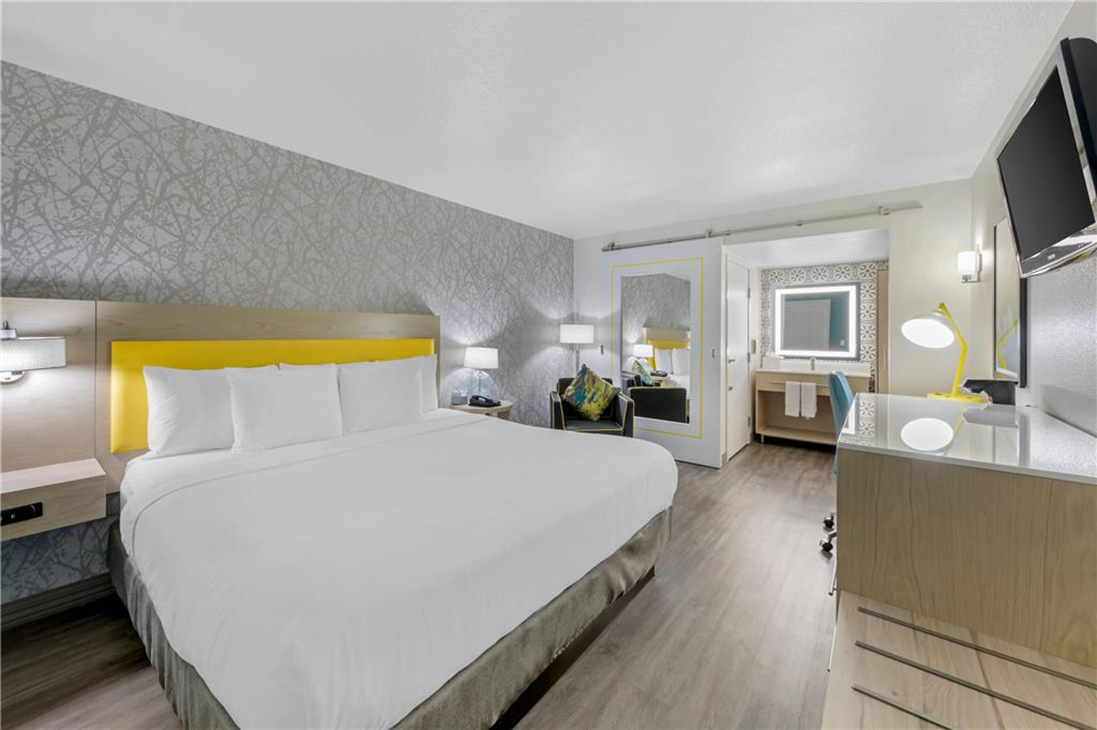 HILLSTONE INN TULARE AN ASCEND COLL