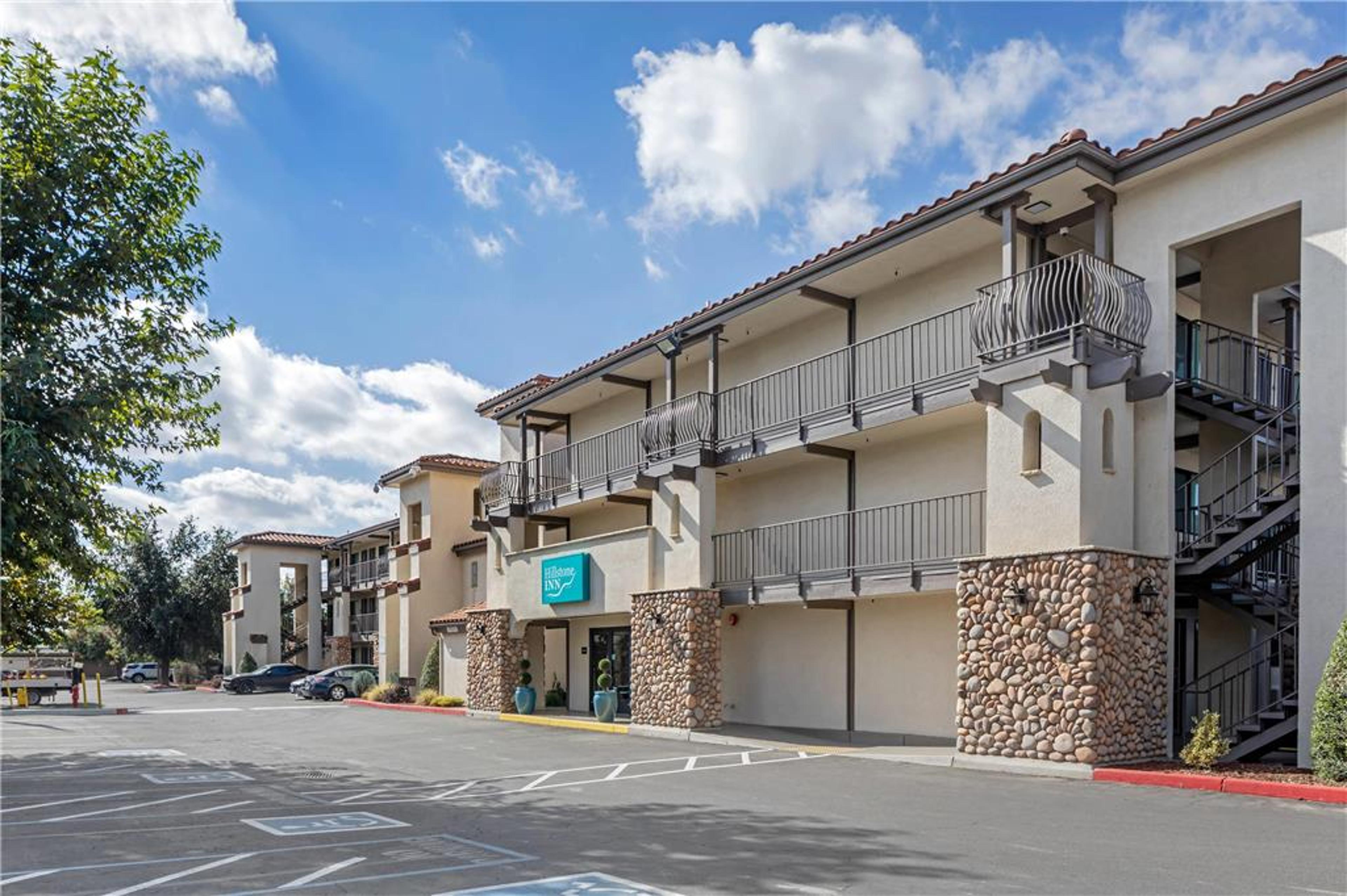 HILLSTONE INN TULARE AN ASCEND COLL