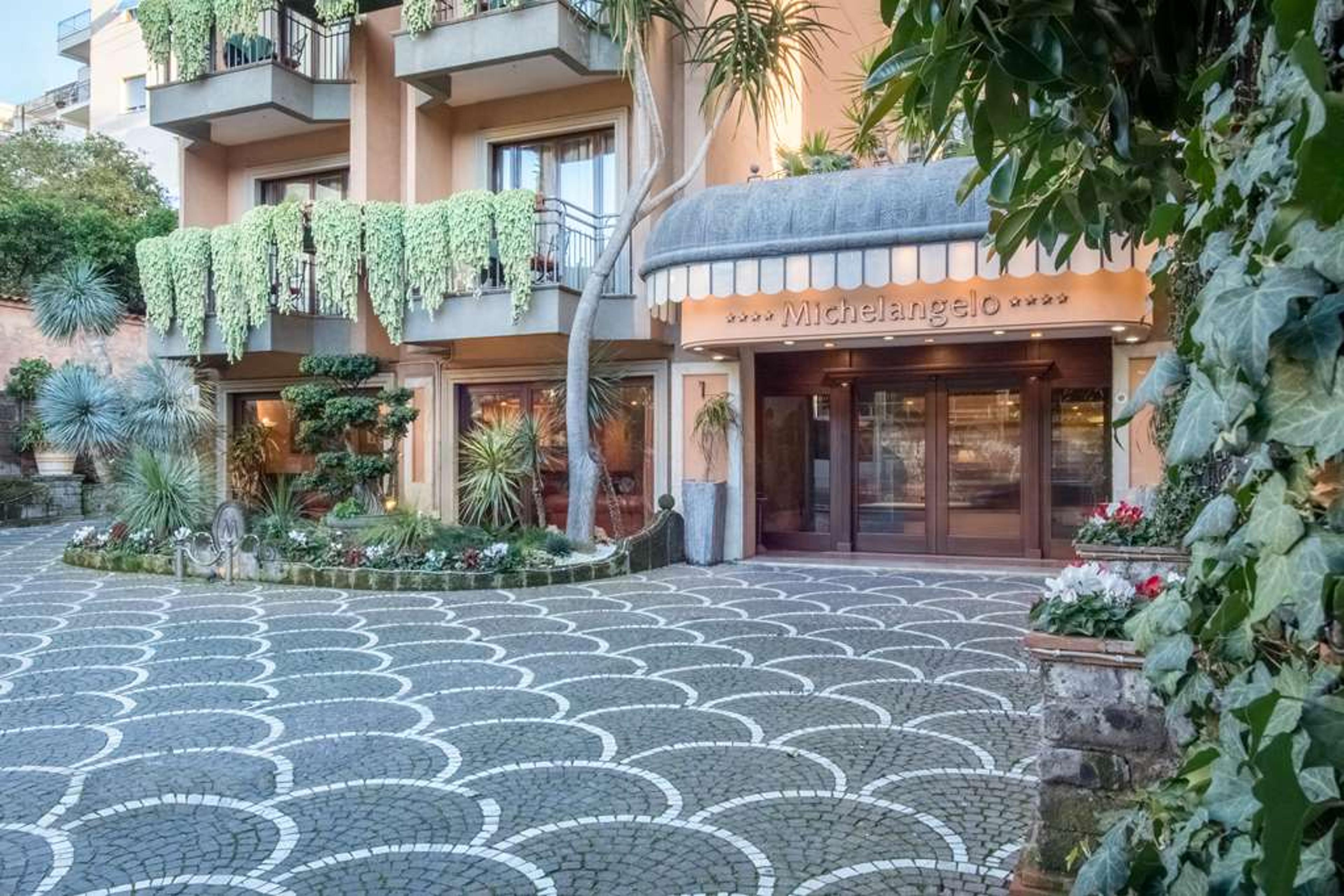 HOTEL MICHELANGELO