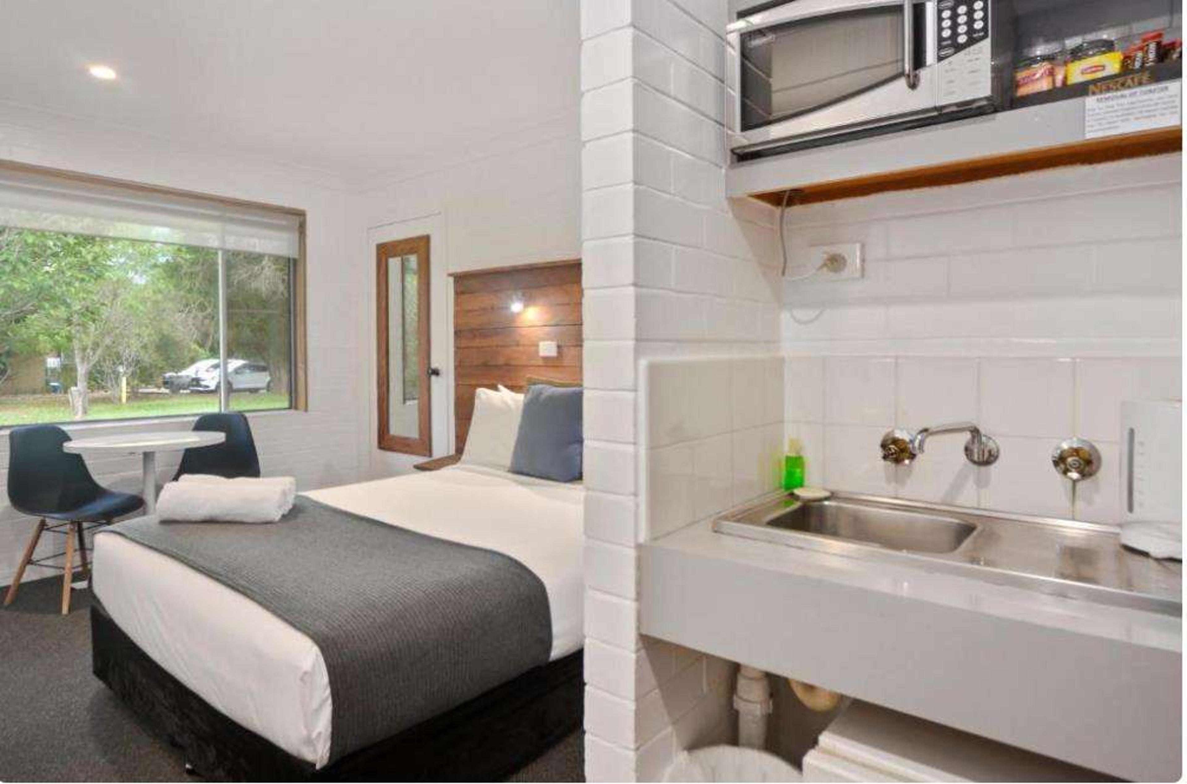 PLEASANT WAY RIVER LODGE