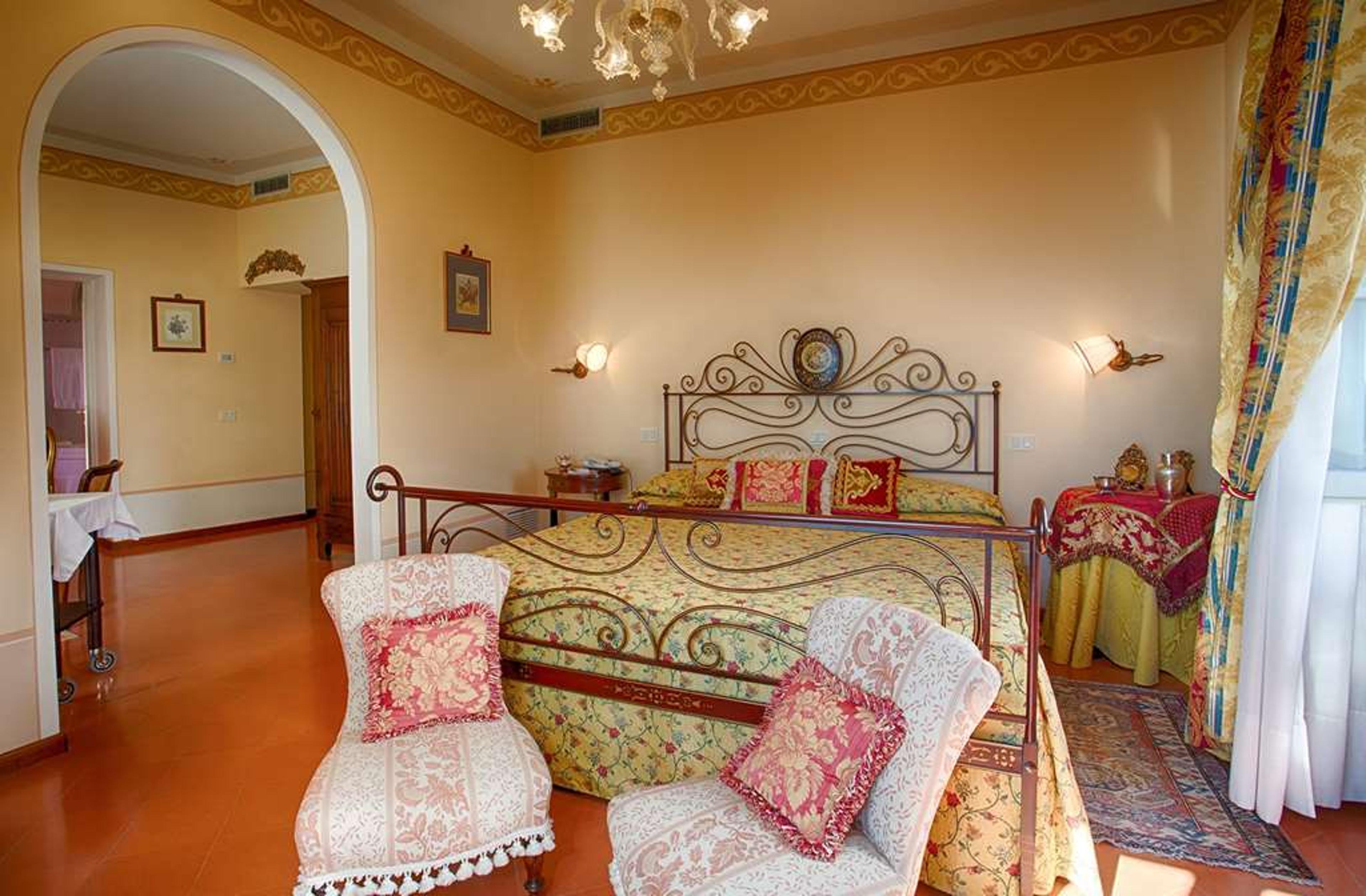 HOTEL VILLA MARSILI