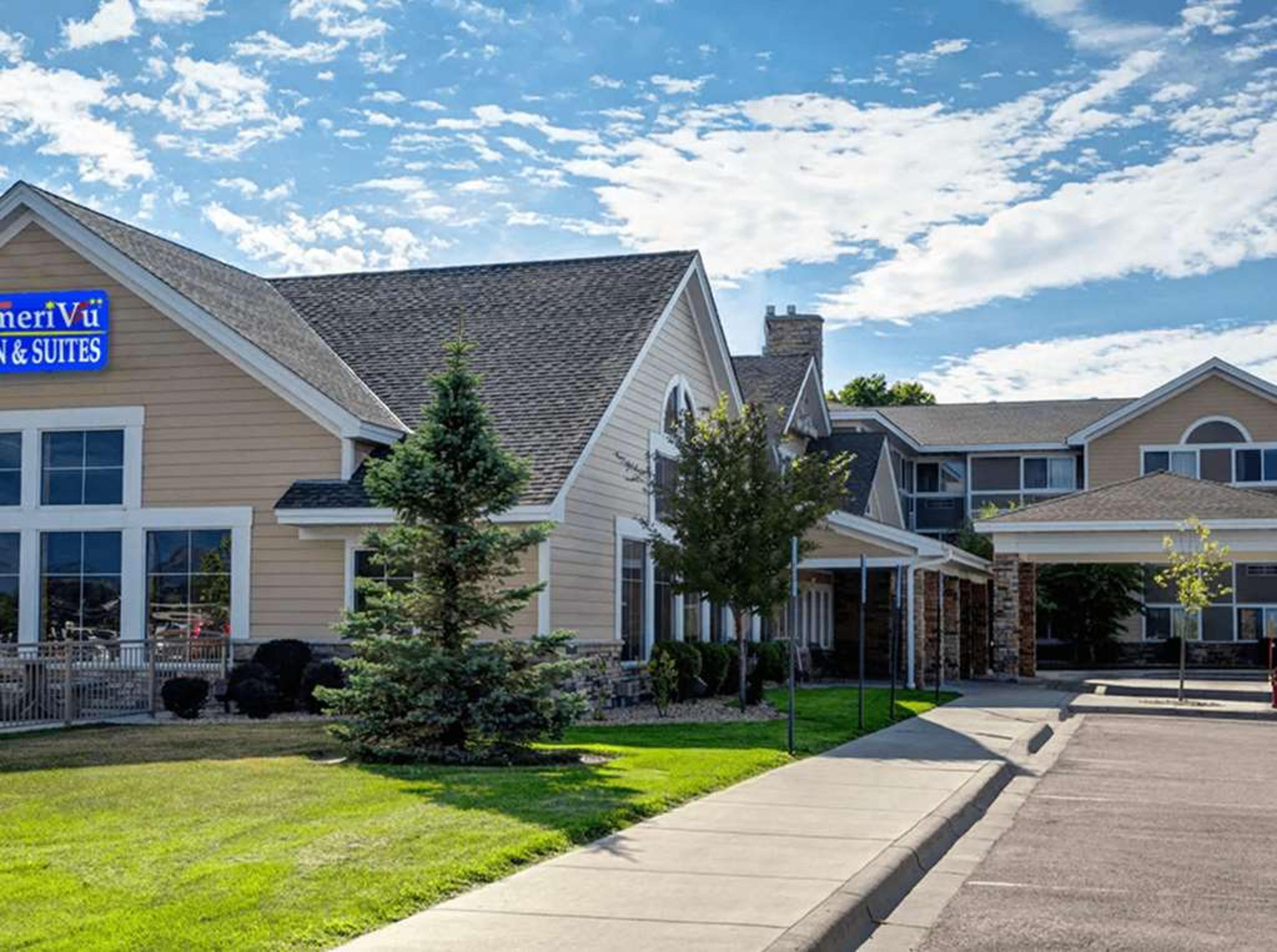 AmeriVu Inn and Suites Waconia