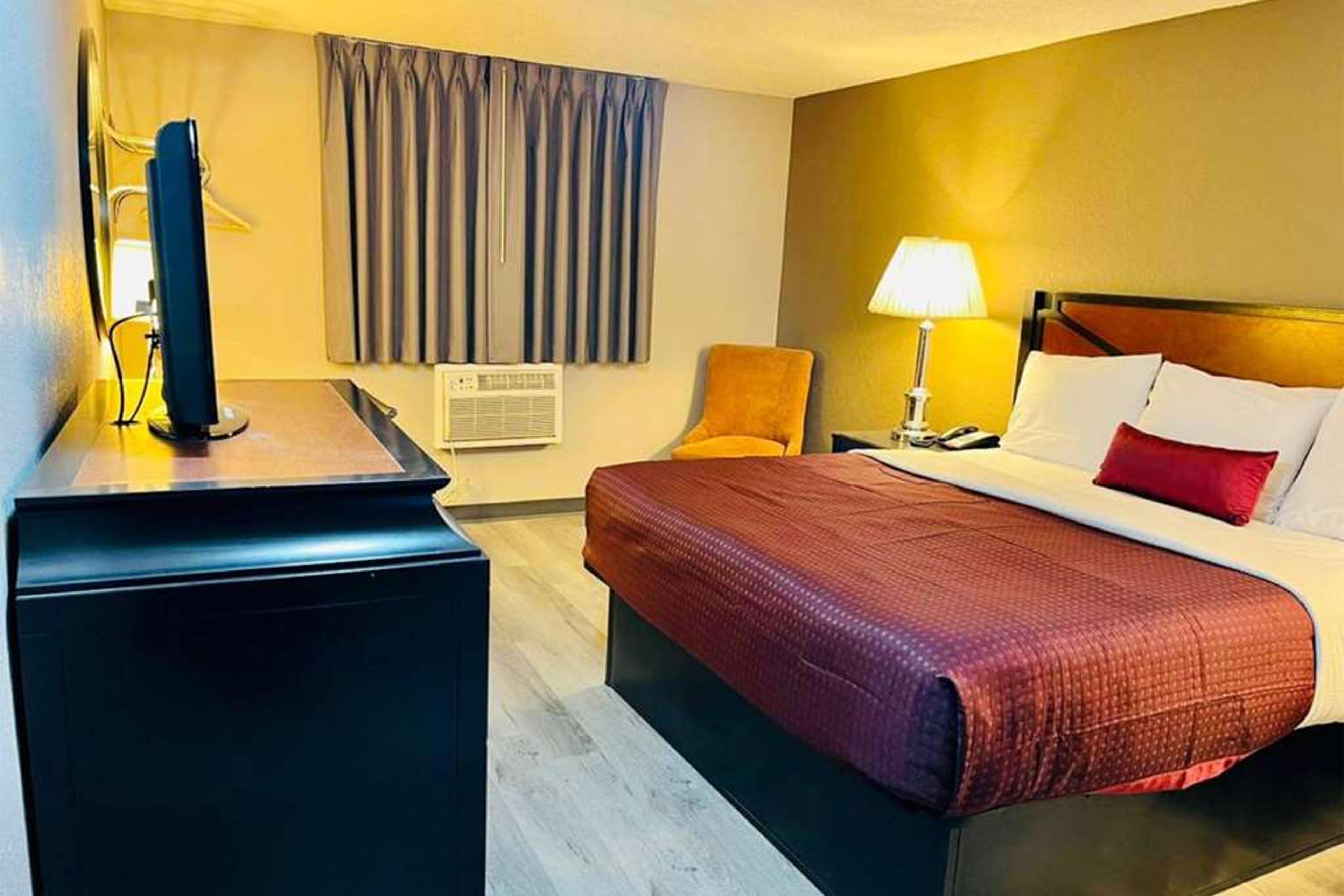 SUPER 8 BY WYNDHAM BENTON HARBOR/ST