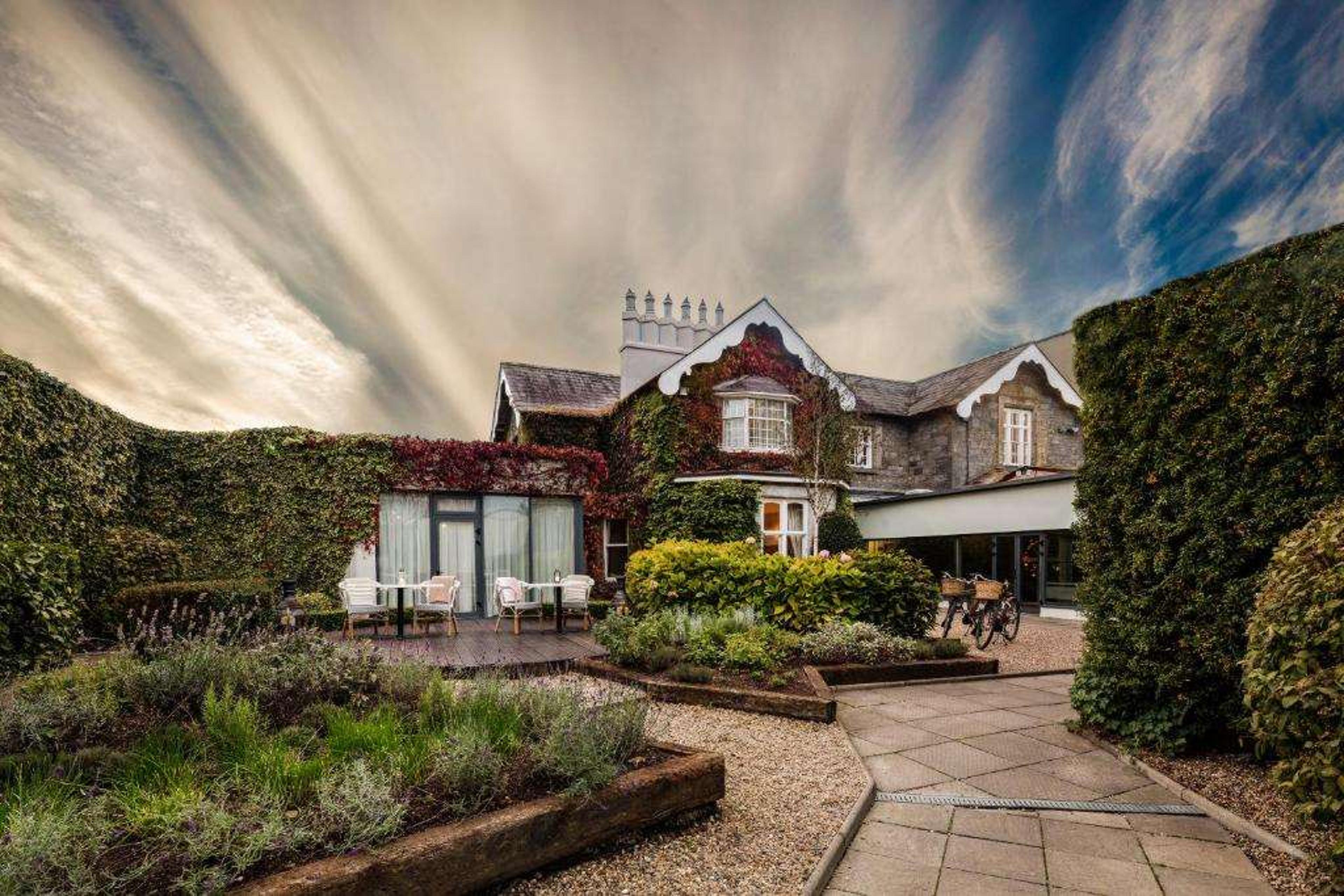 NEWPARK HOTEL