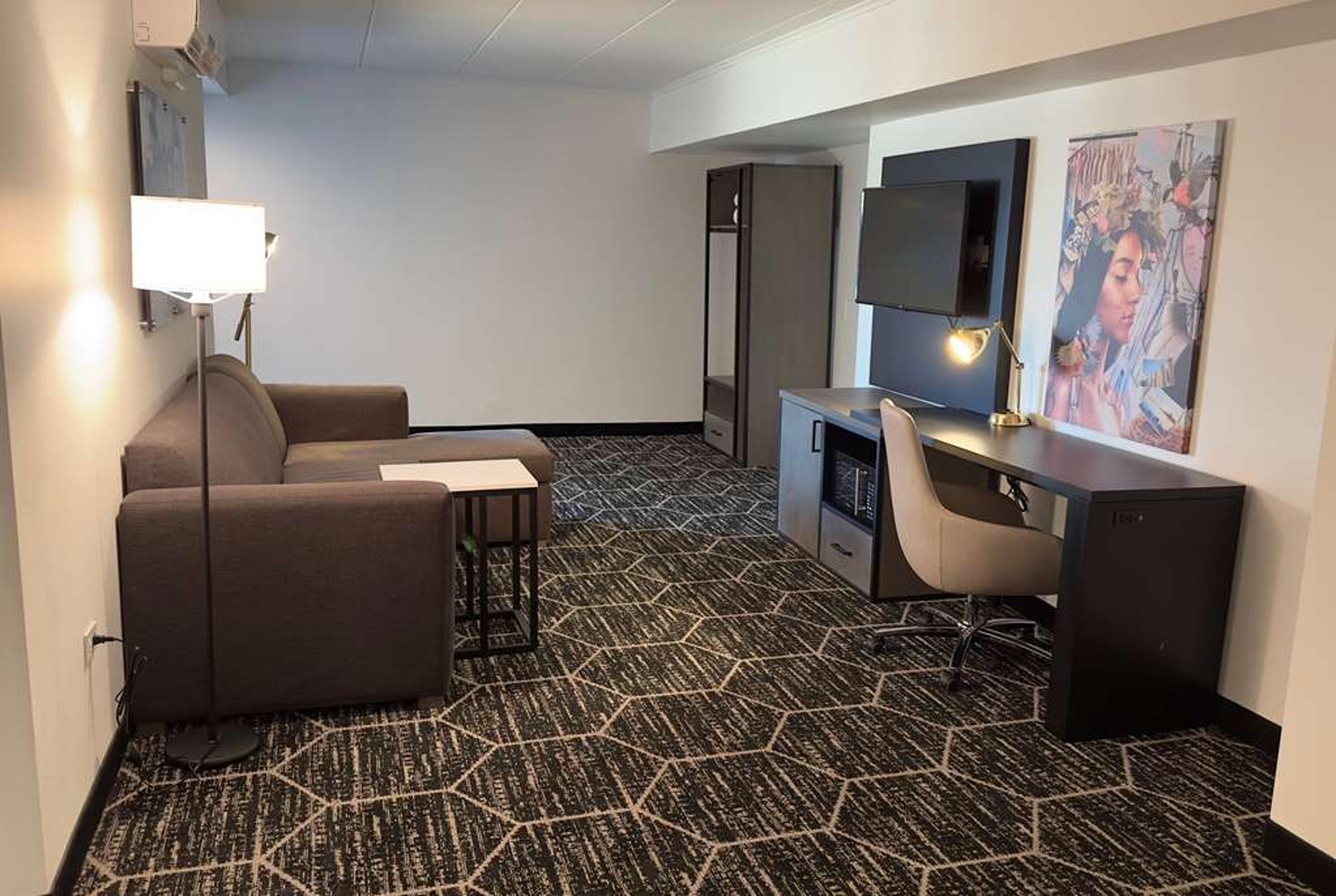 LA QUINTA INN & SUITES BY WYNDHAM C